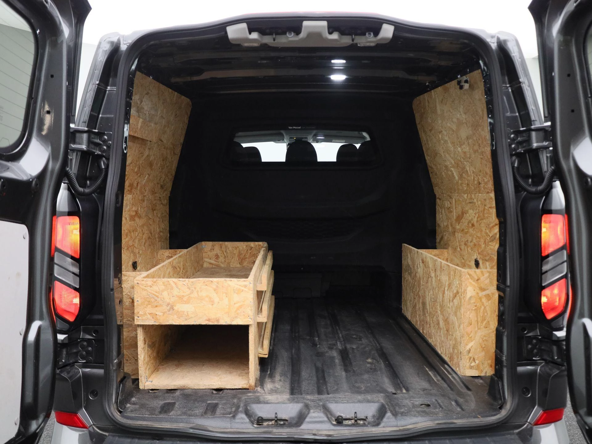 Ford-Transit Custom-image-15