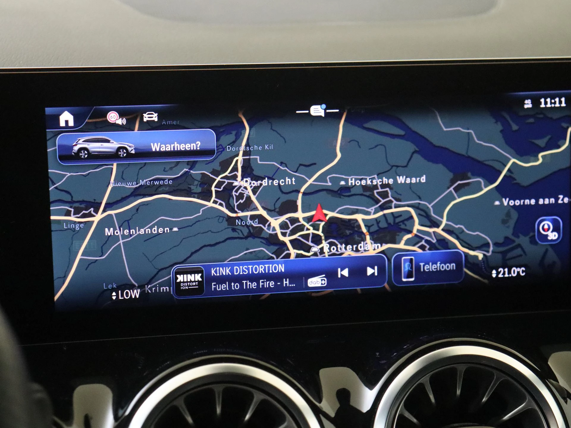 Mercedes-Benz-GLA-image-16