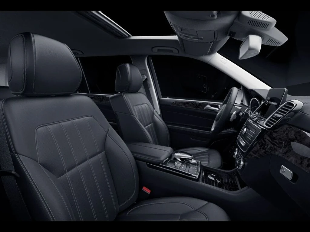 Mercedes-Benz-GLS 350 d-image-9