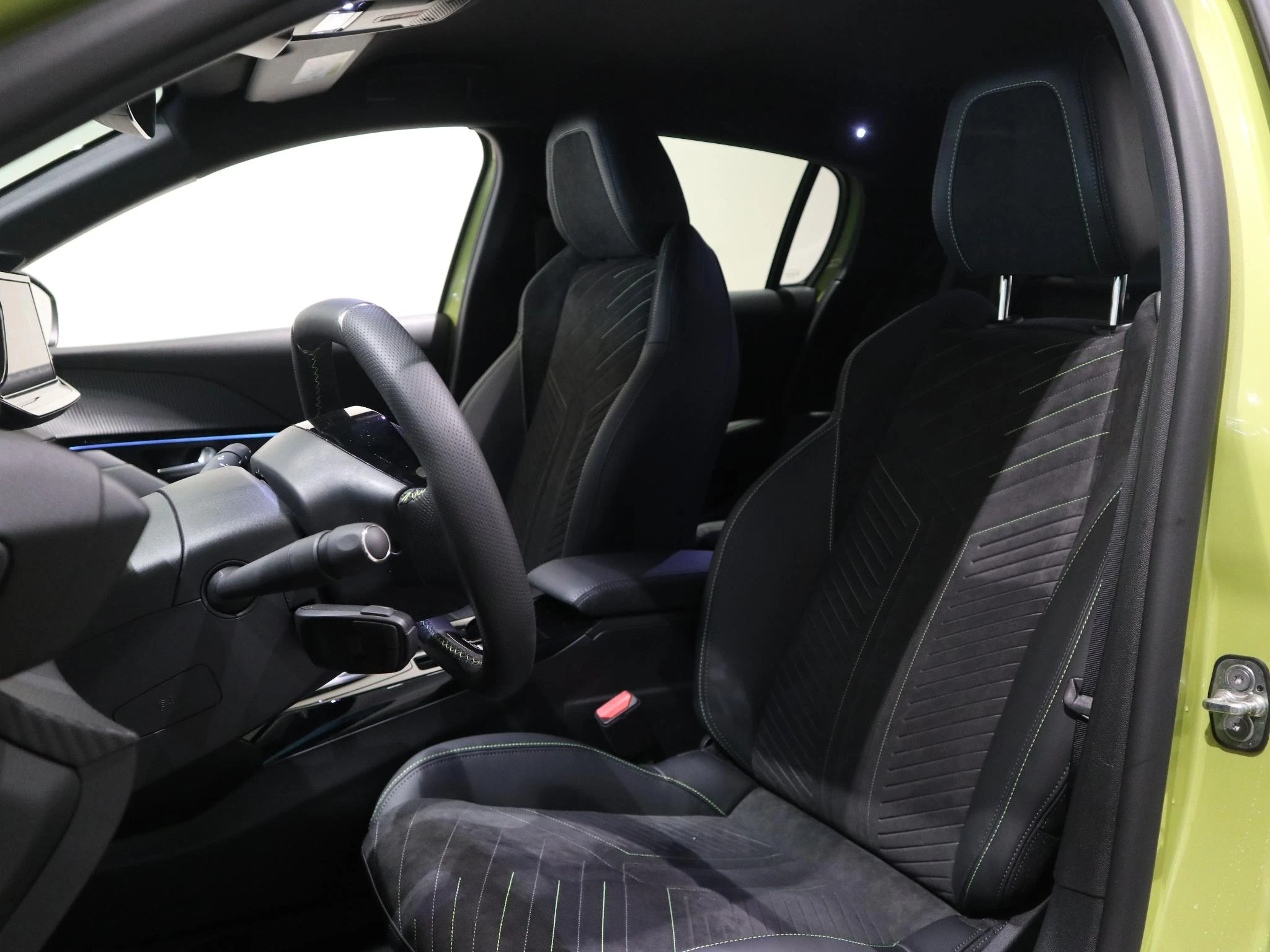 Peugeot-e-208-image-5