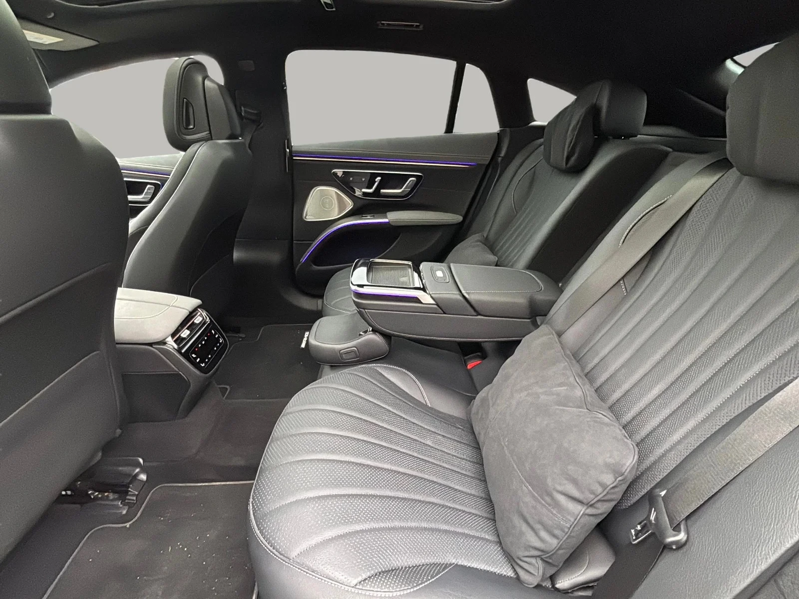 Mercedes-Benz-EQS-image-14