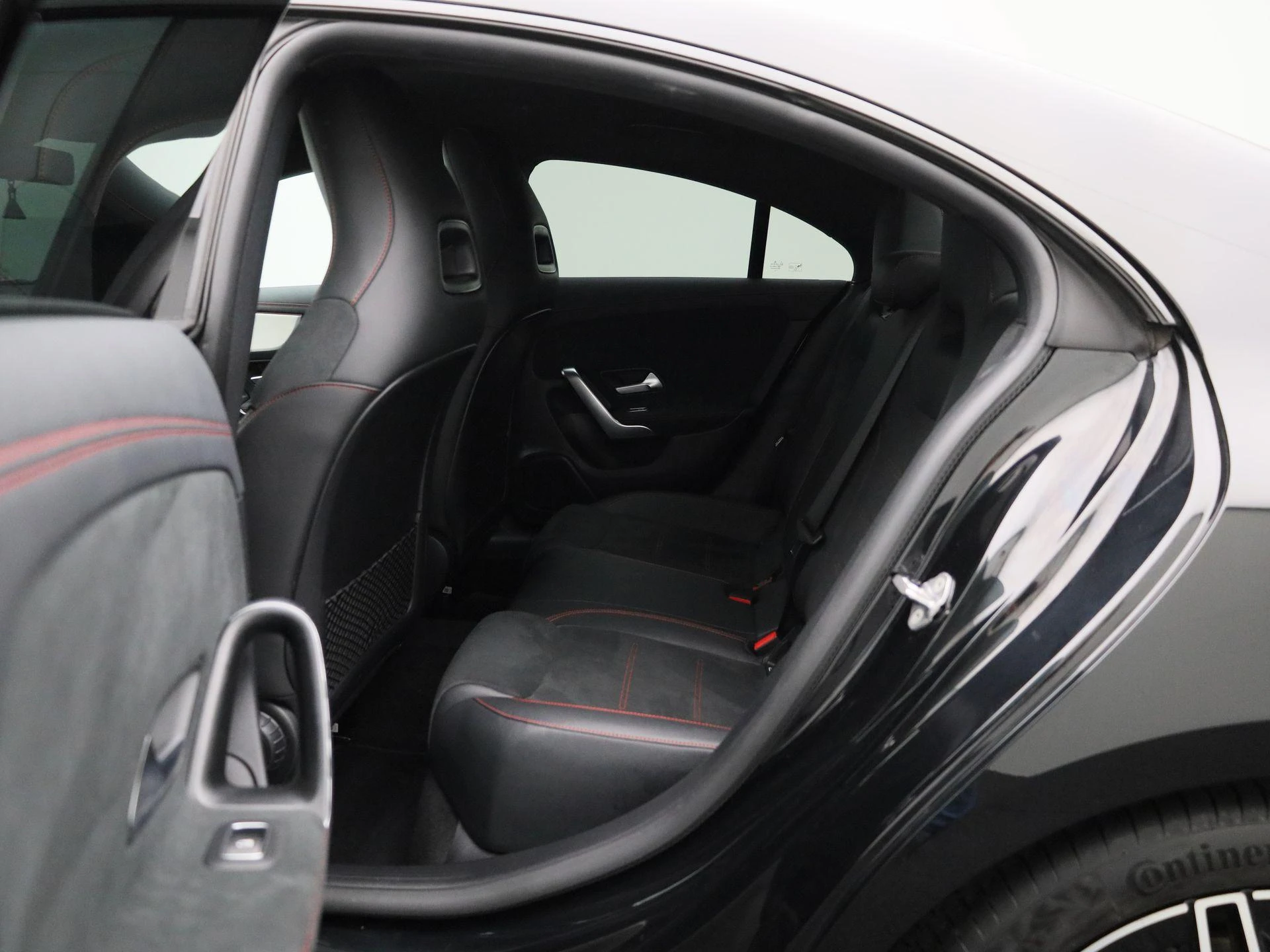 Mercedes-Benz-CLA-image-9