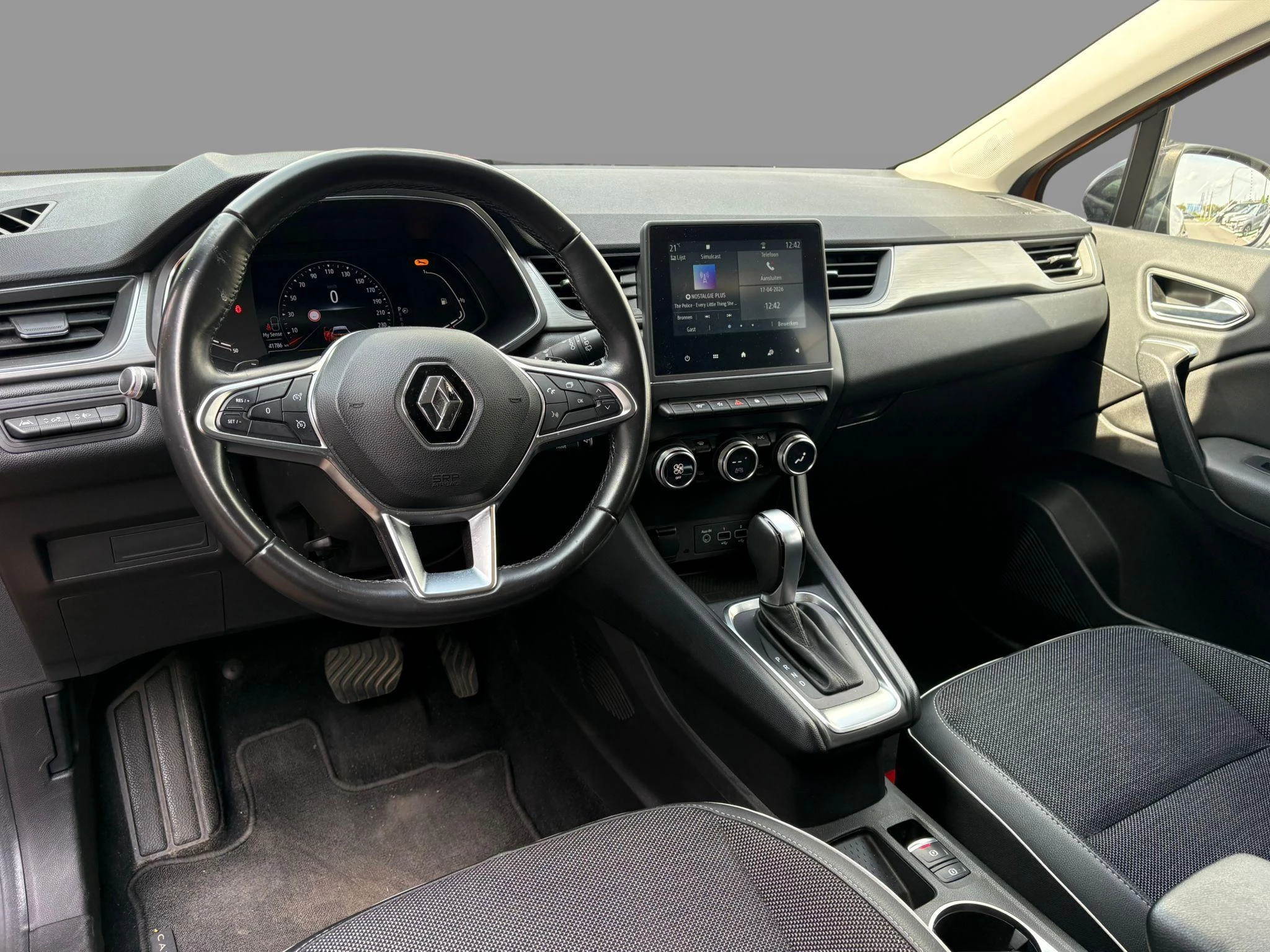 Renault-Captur-image-13