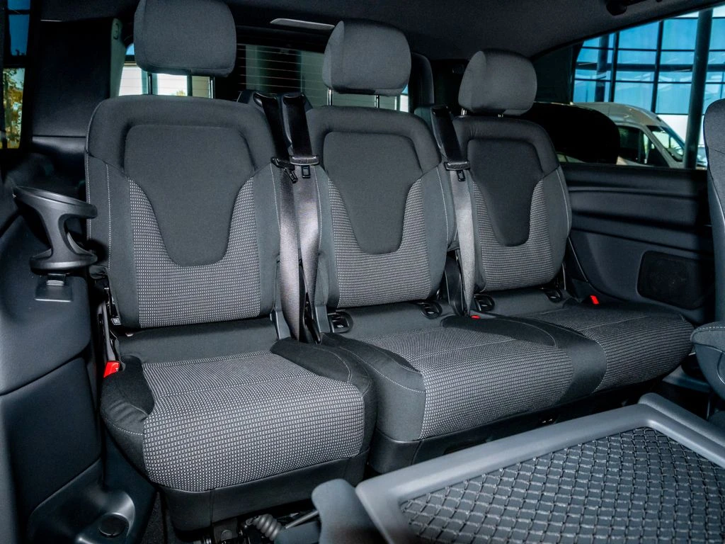 Mercedes-Benz-V-Klasse 300 d-image-12