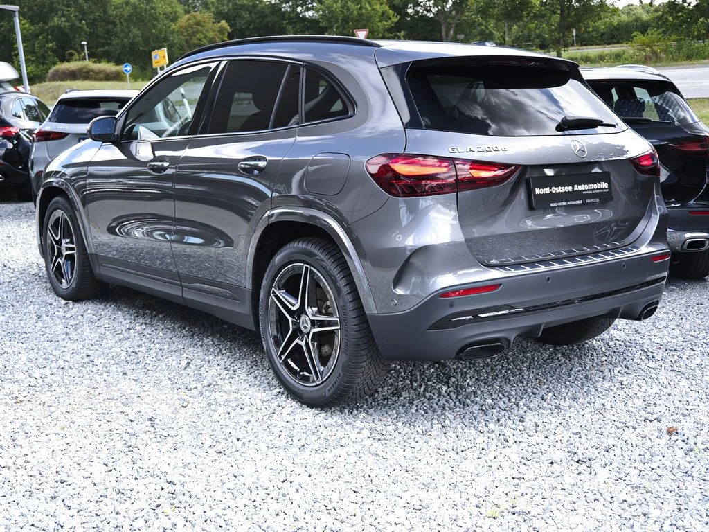 Mercedes-Benz-GLA 200 d-image-5