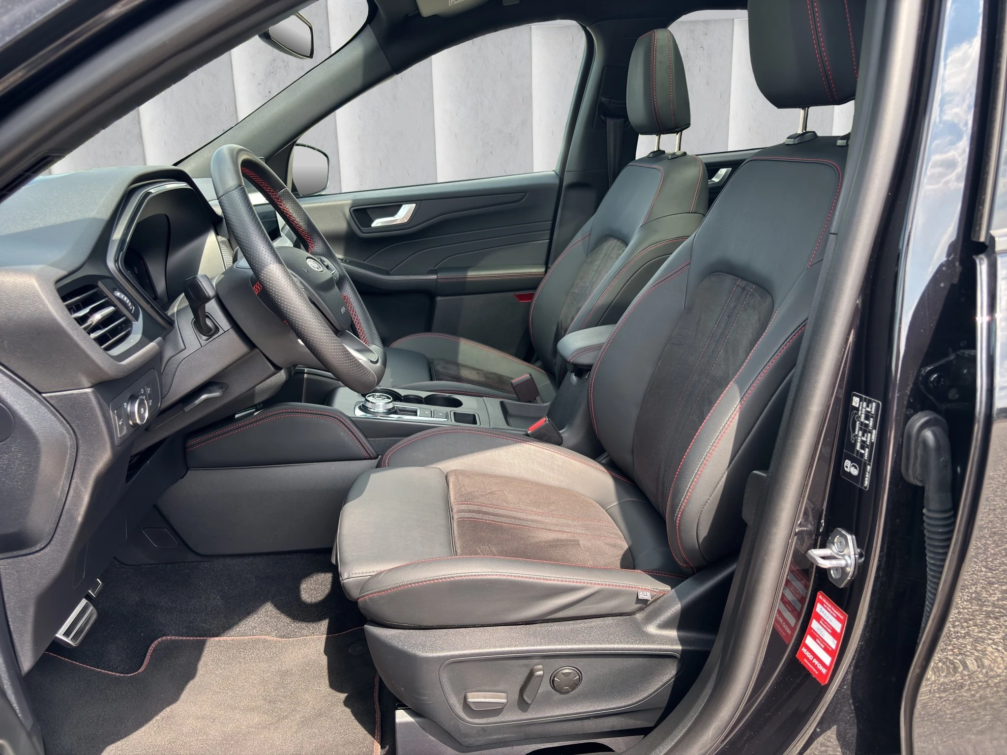 Ford Kuga ST-Line X Aut.*PANO*AHK*360GRAD*LED-MATRIX*NAVI*GRA*WINTER-PKT..
