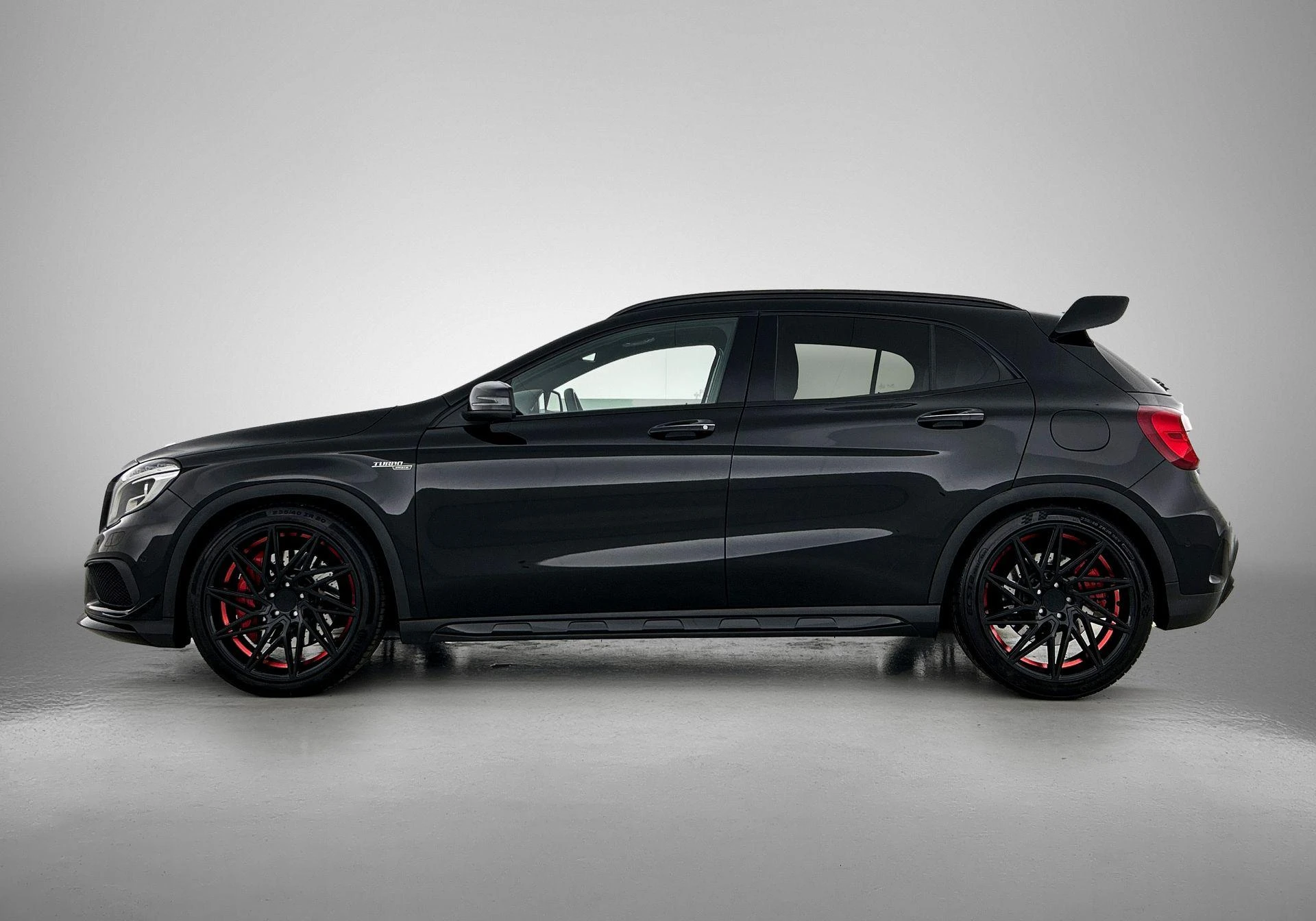 Mercedes-Benz-GLA-image-1