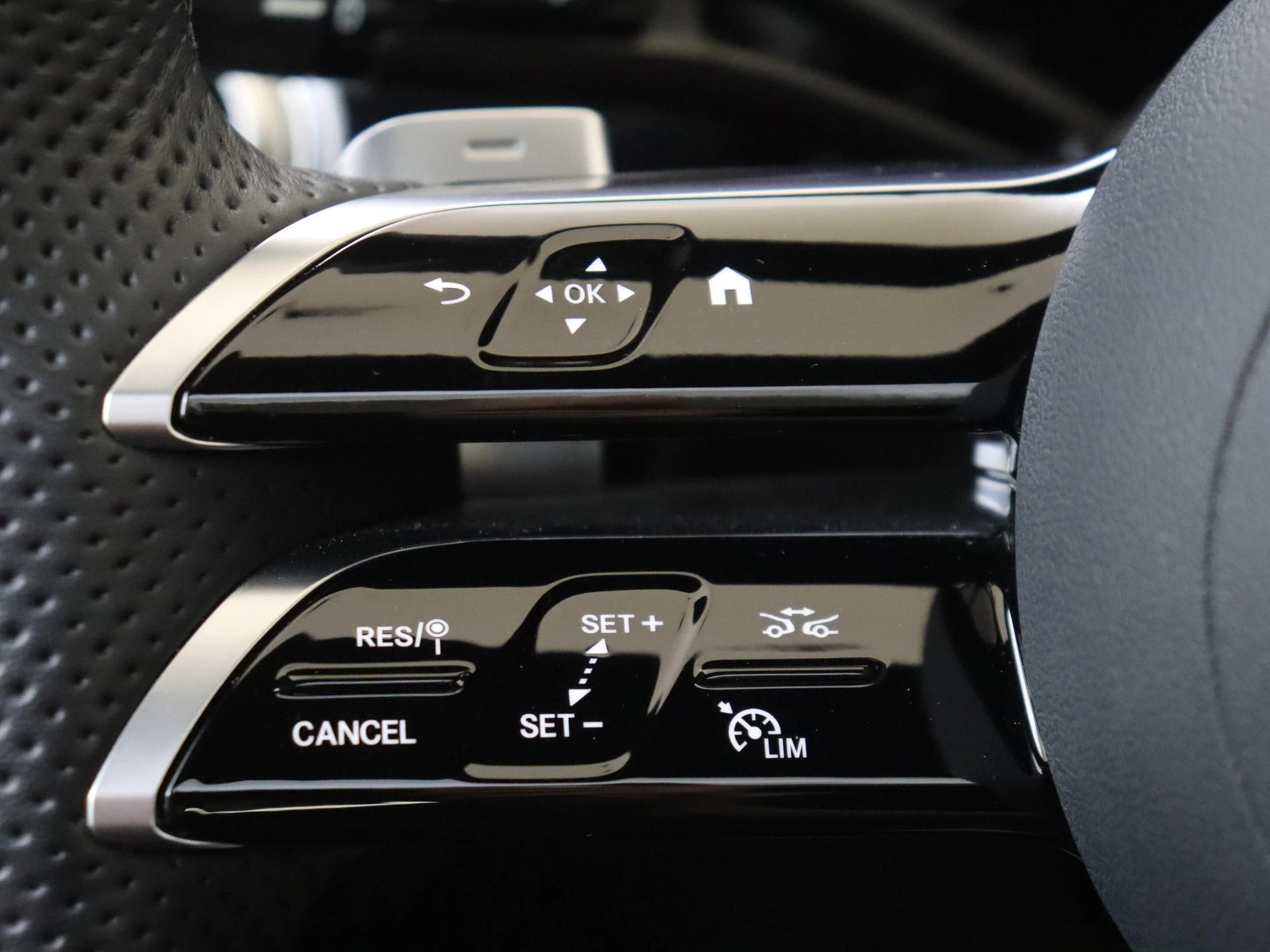 Mercedes-Benz-E-Klasse-image-12