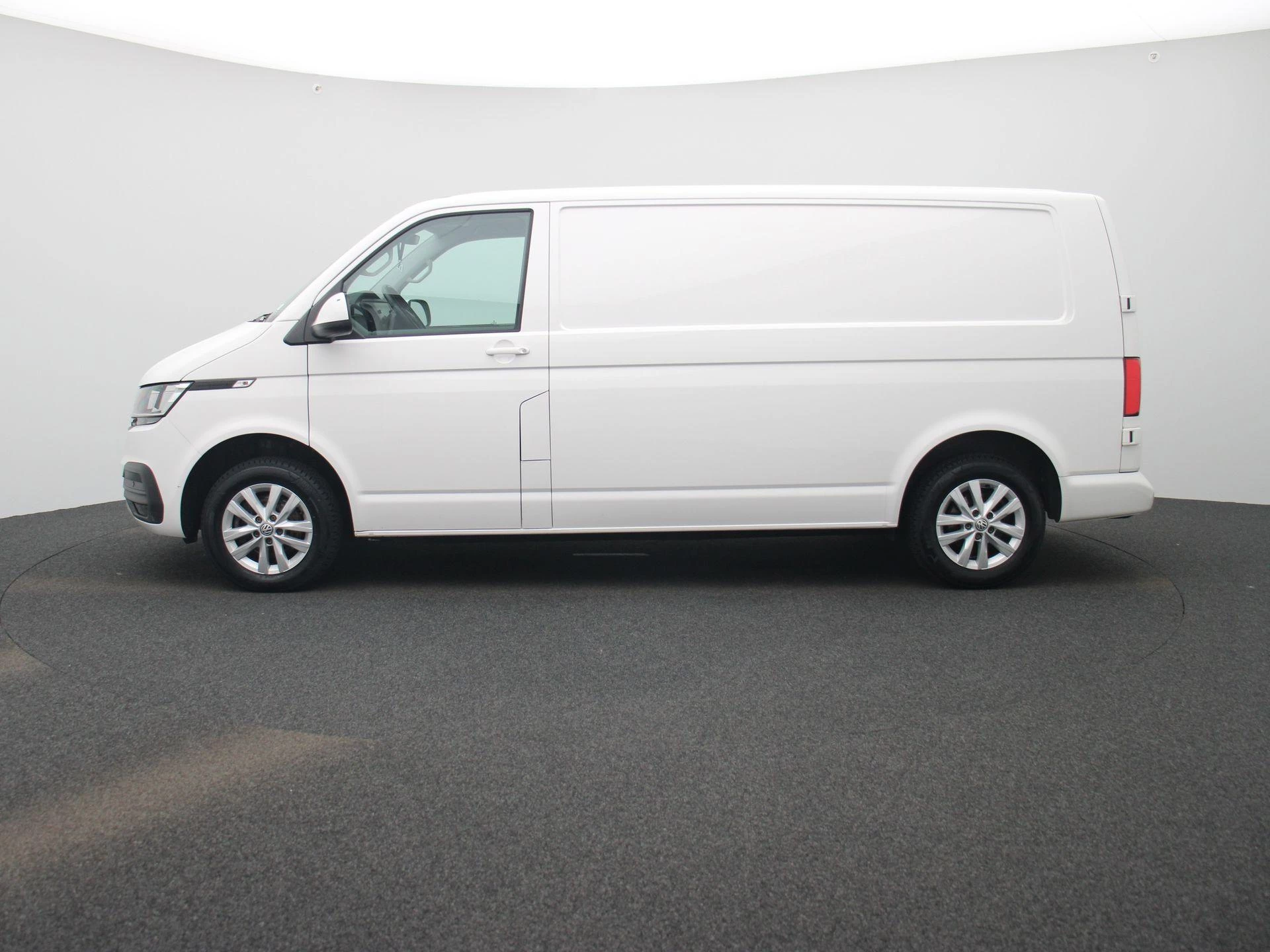 Volkswagen-Transporter-image-3