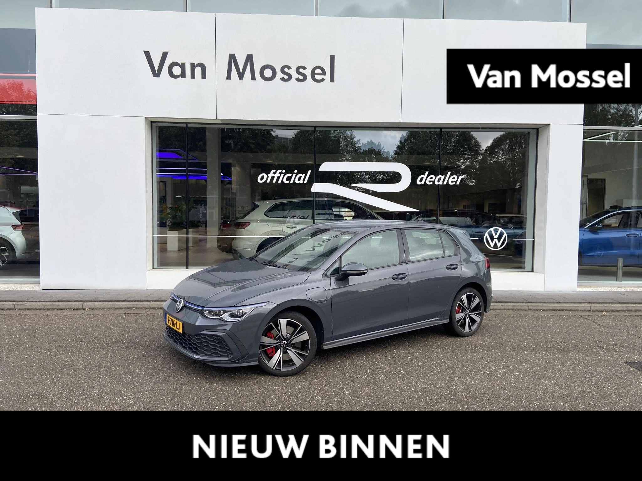 Volkswagen-Golf-image-0