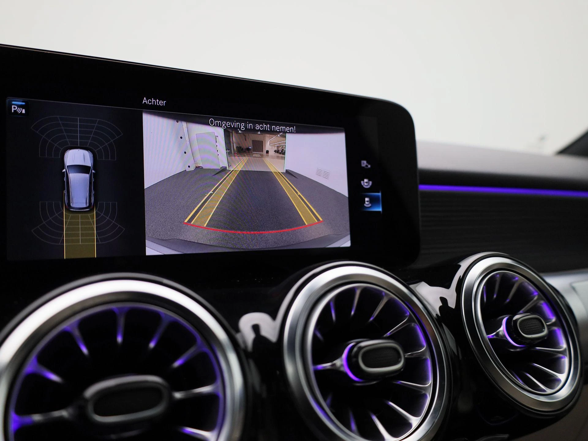 Mercedes-Benz-EQB-image-30