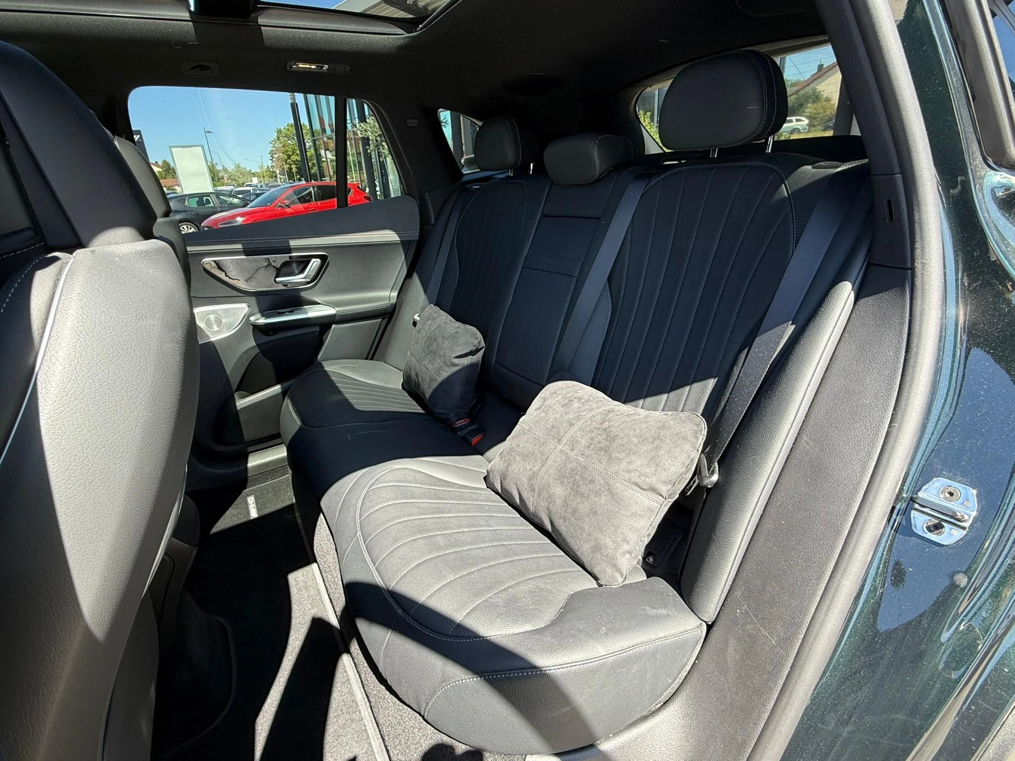 Mercedes-Benz-EQE-image-5