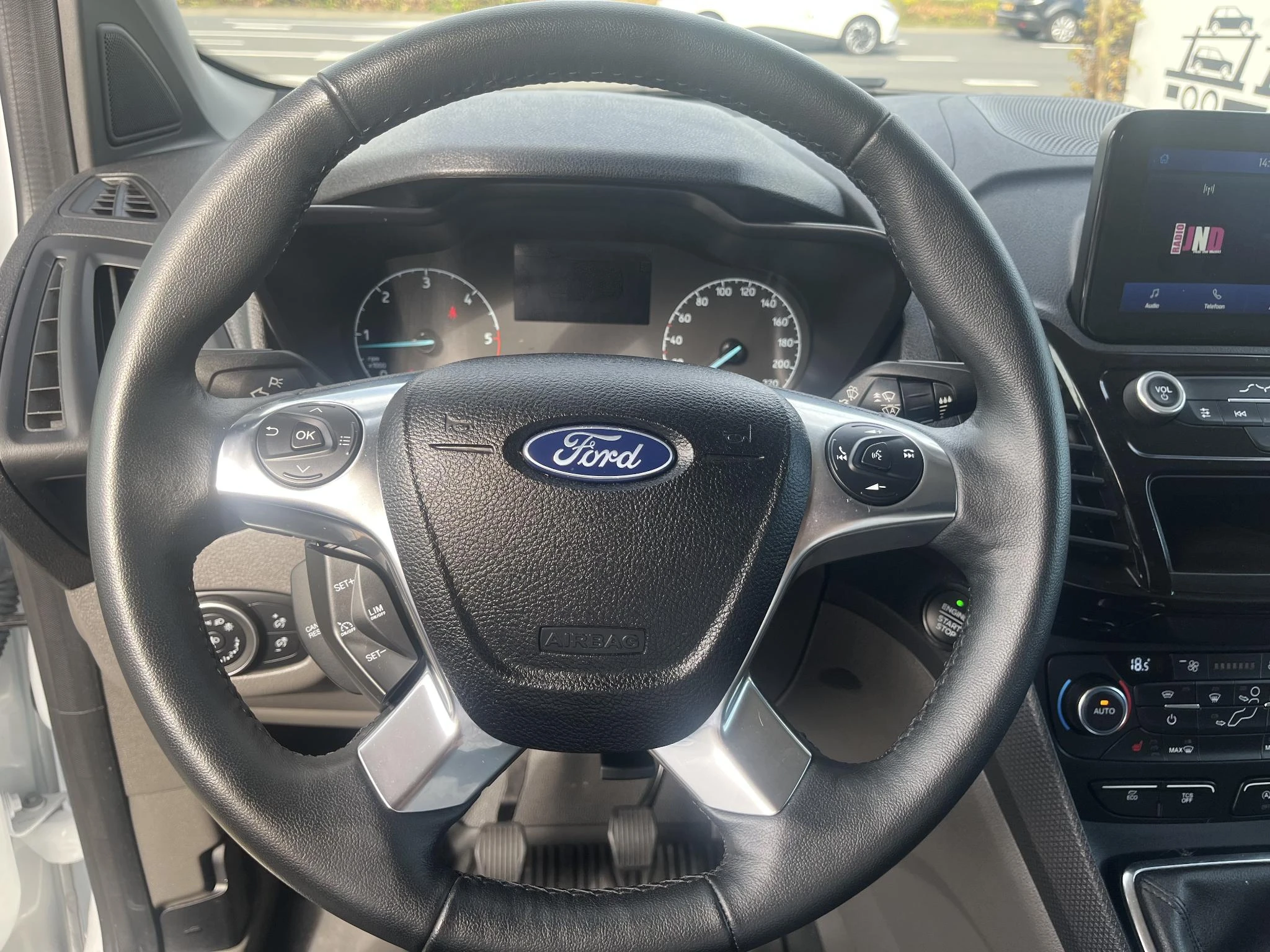 Ford-Transit Connect-image-15