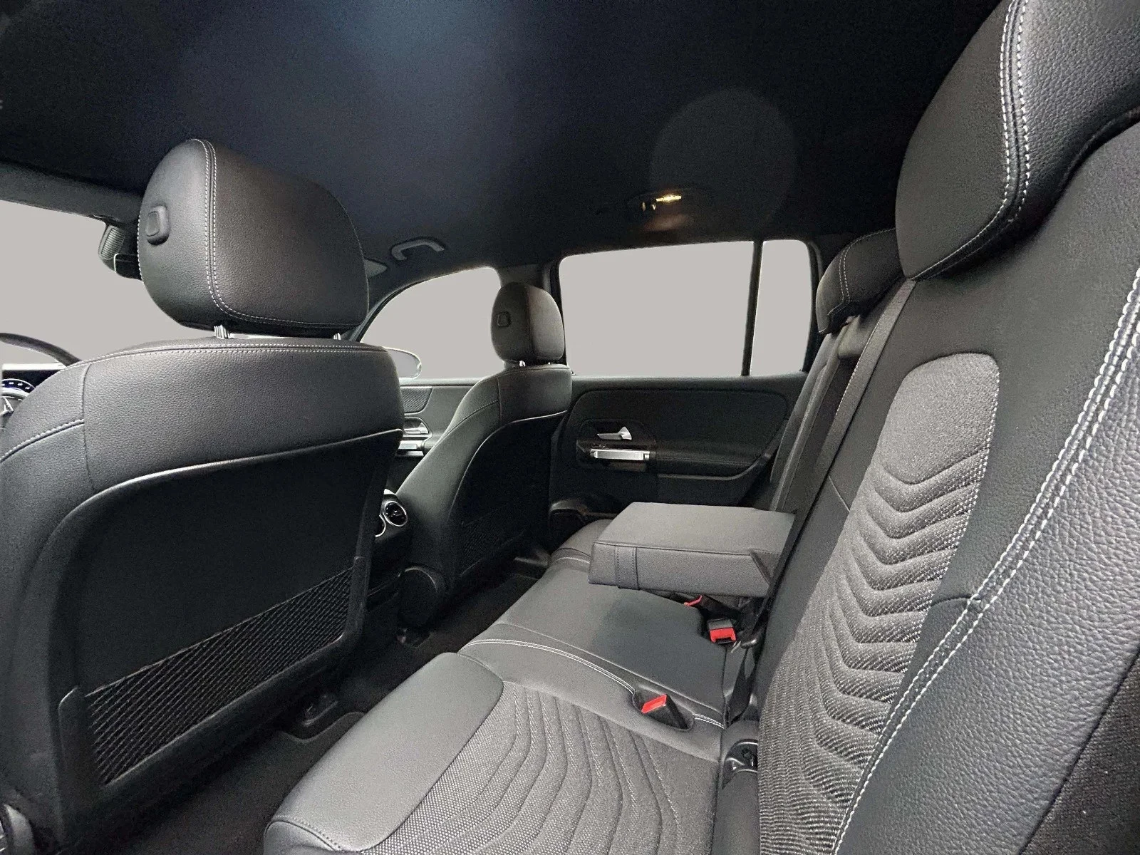 Mercedes-Benz-EQB-image-14