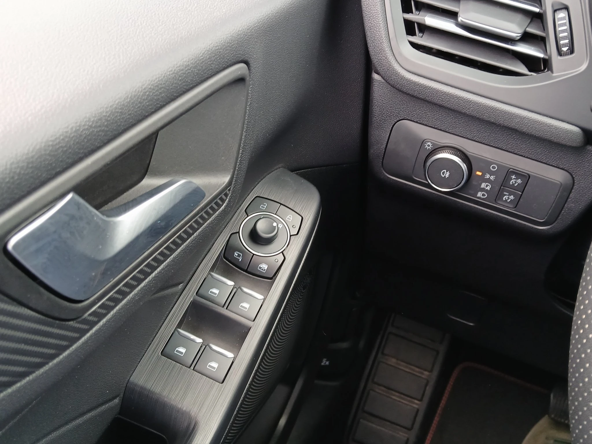 Ford-Kuga-image-16