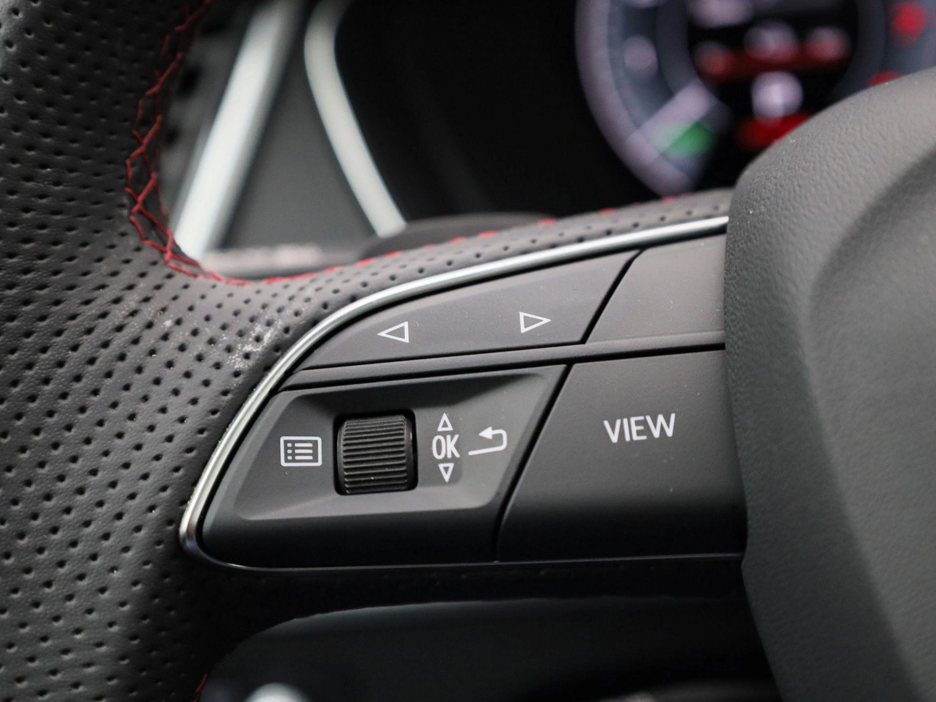 Audi Q5 50 TFSI e S edition Competition 299 PK