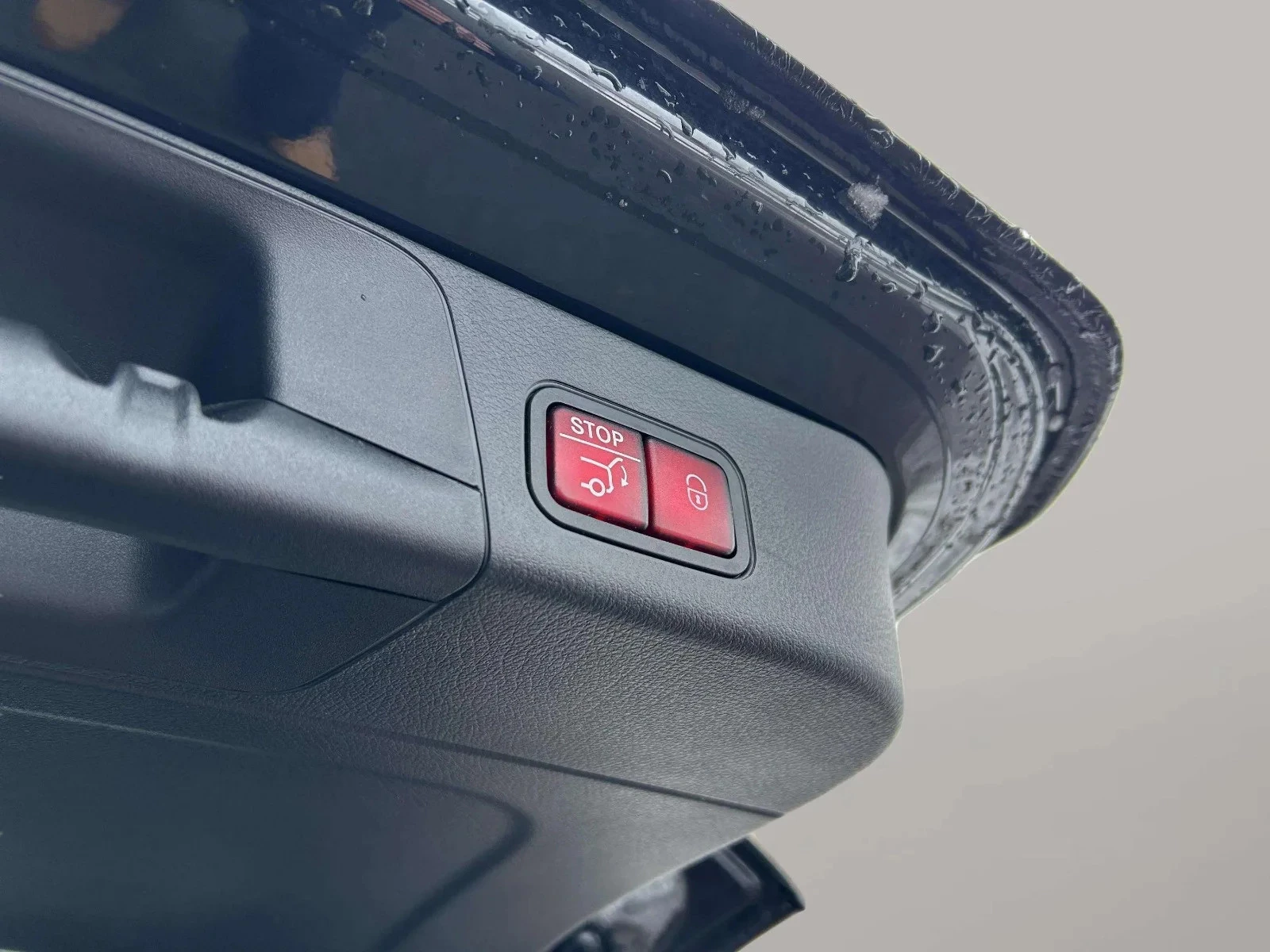 Mercedes-Benz-EQB-image-20