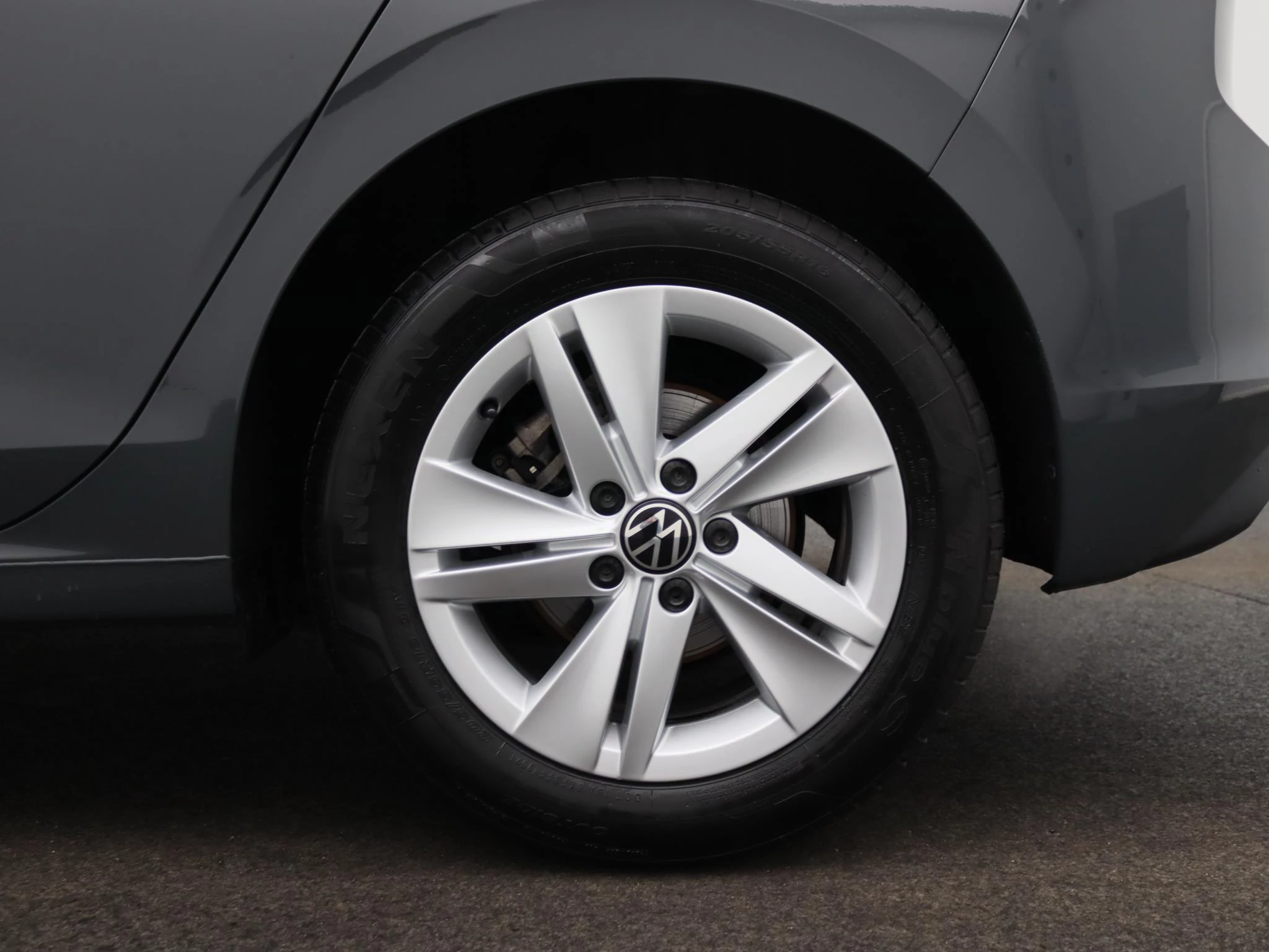 Volkswagen-Golf-image-13