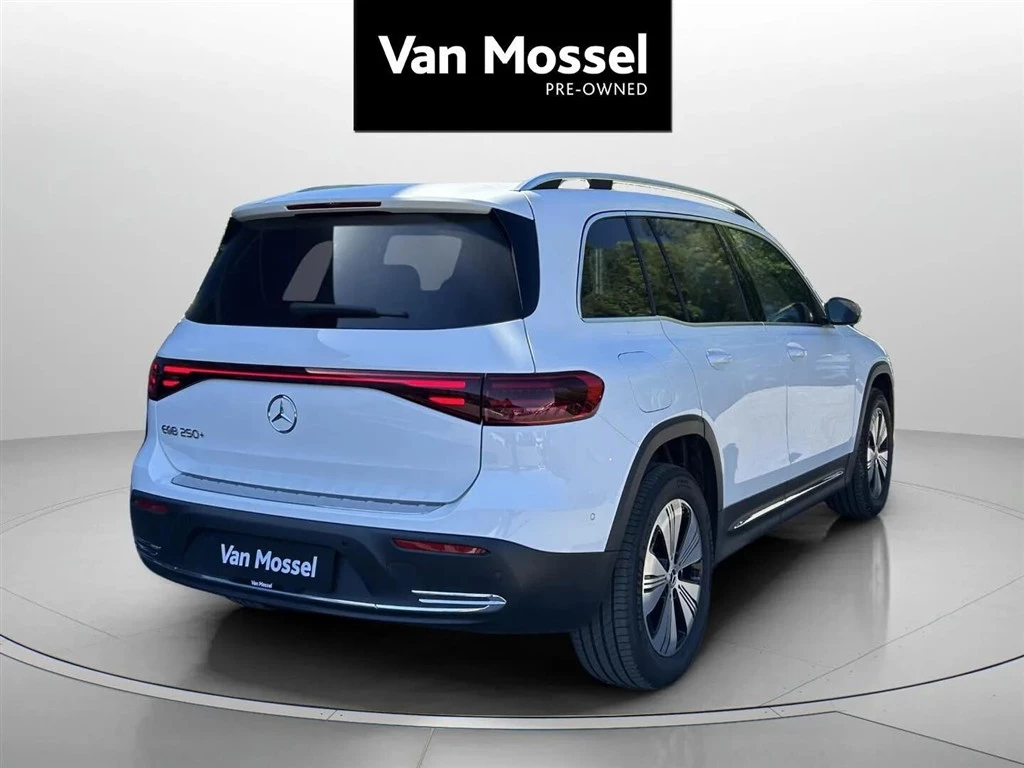 Mercedes-Benz-EQB-image-4