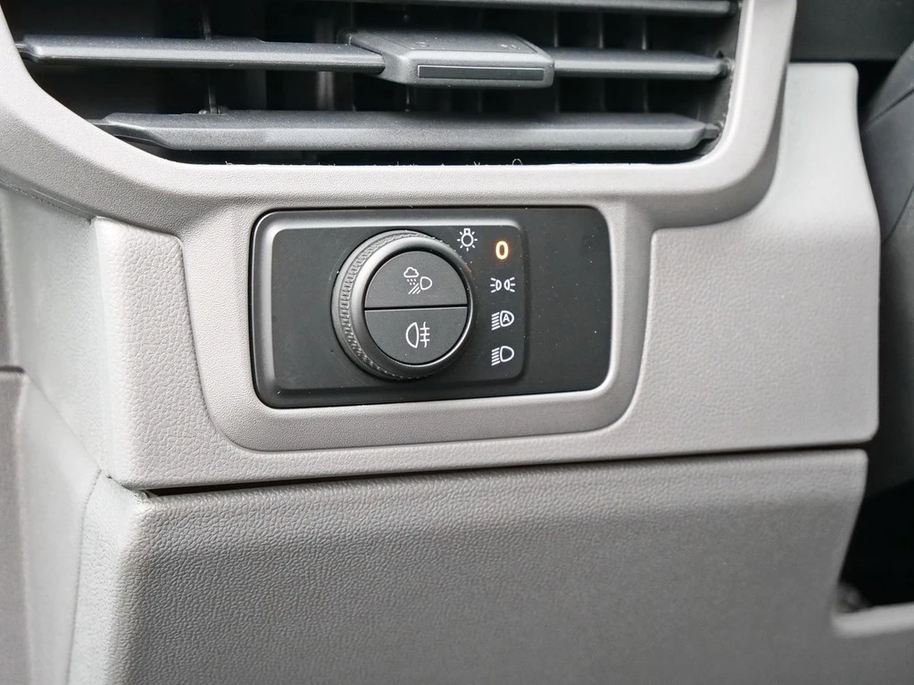 Volkswagen-Transporter-image-14