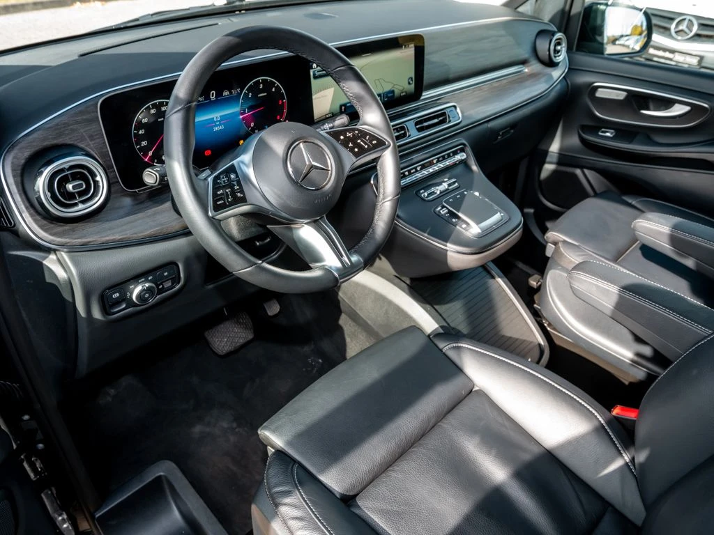 Mercedes-Benz-V-Klasse 300-image-8