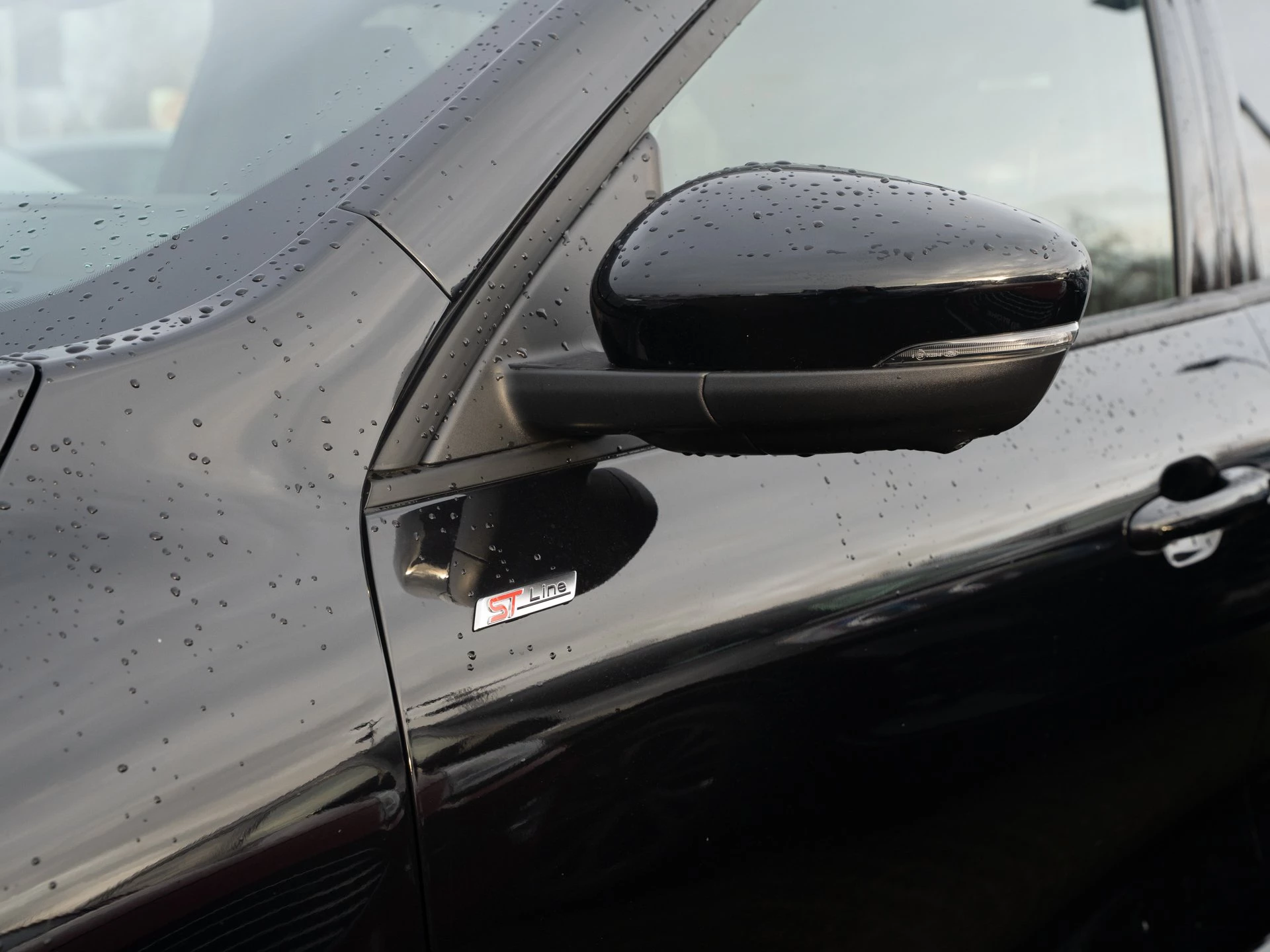Ford Kuga ST-Line X Aut.*PANO*AHK*360GRAD*LED-MATRIX*NAVI*GRA*WINTER-PKT.