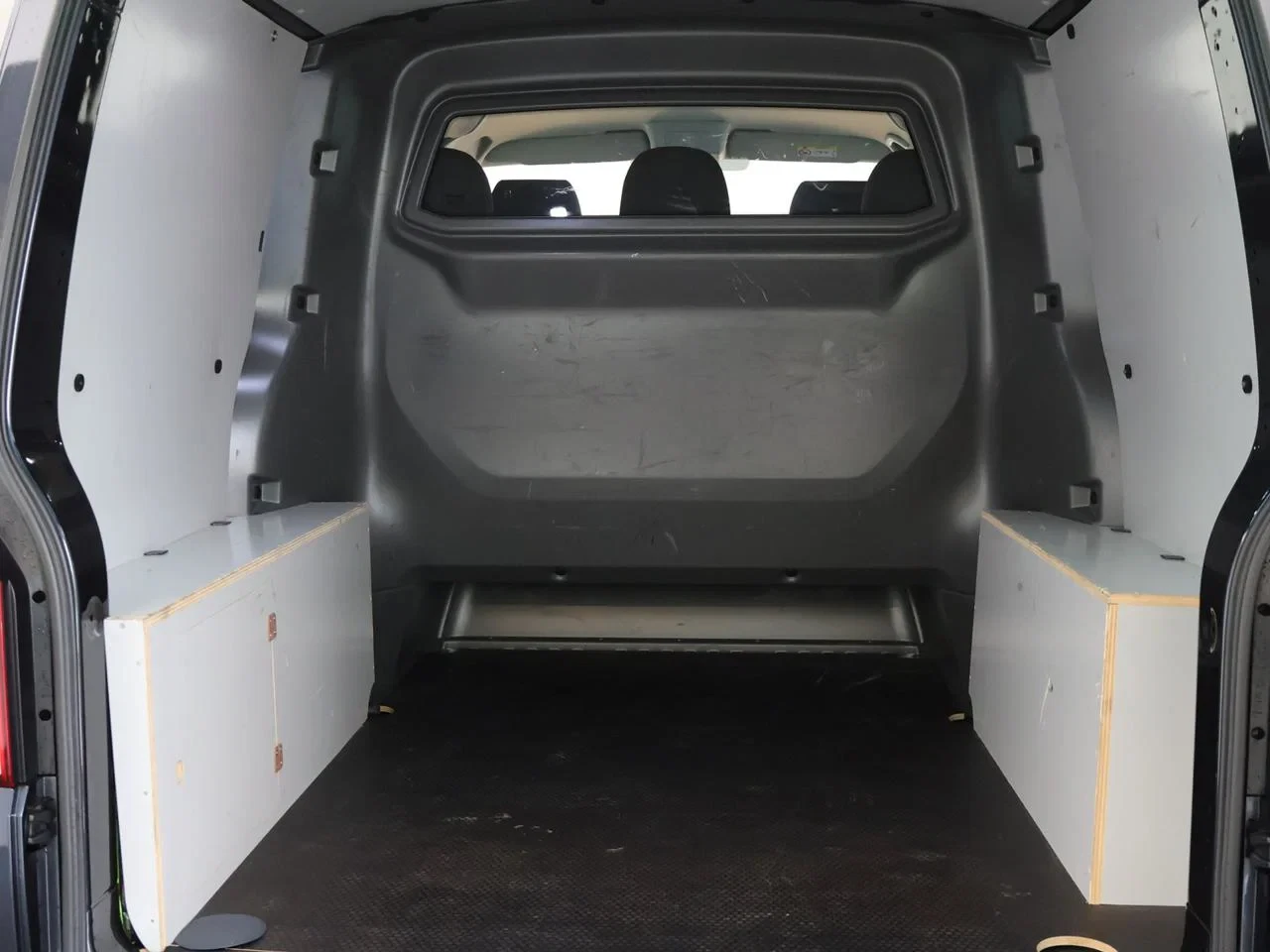 Volkswagen-Transporter-image-18