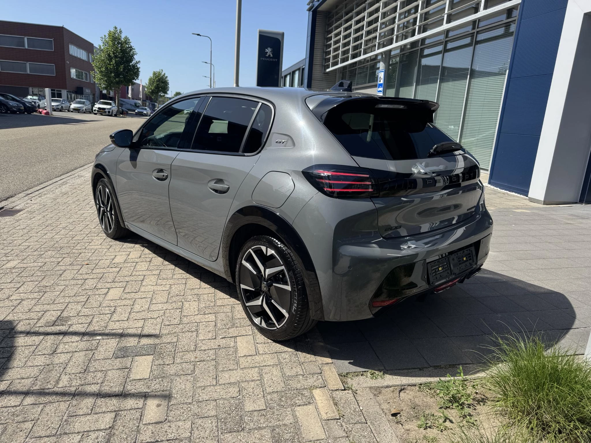 Peugeot-208-image-2