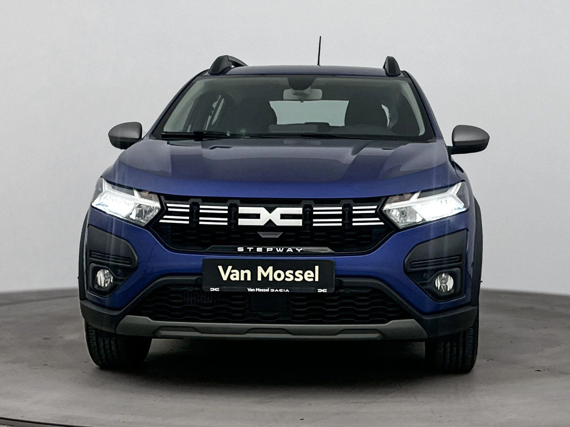 Dacia-Sandero Stepway-image-4