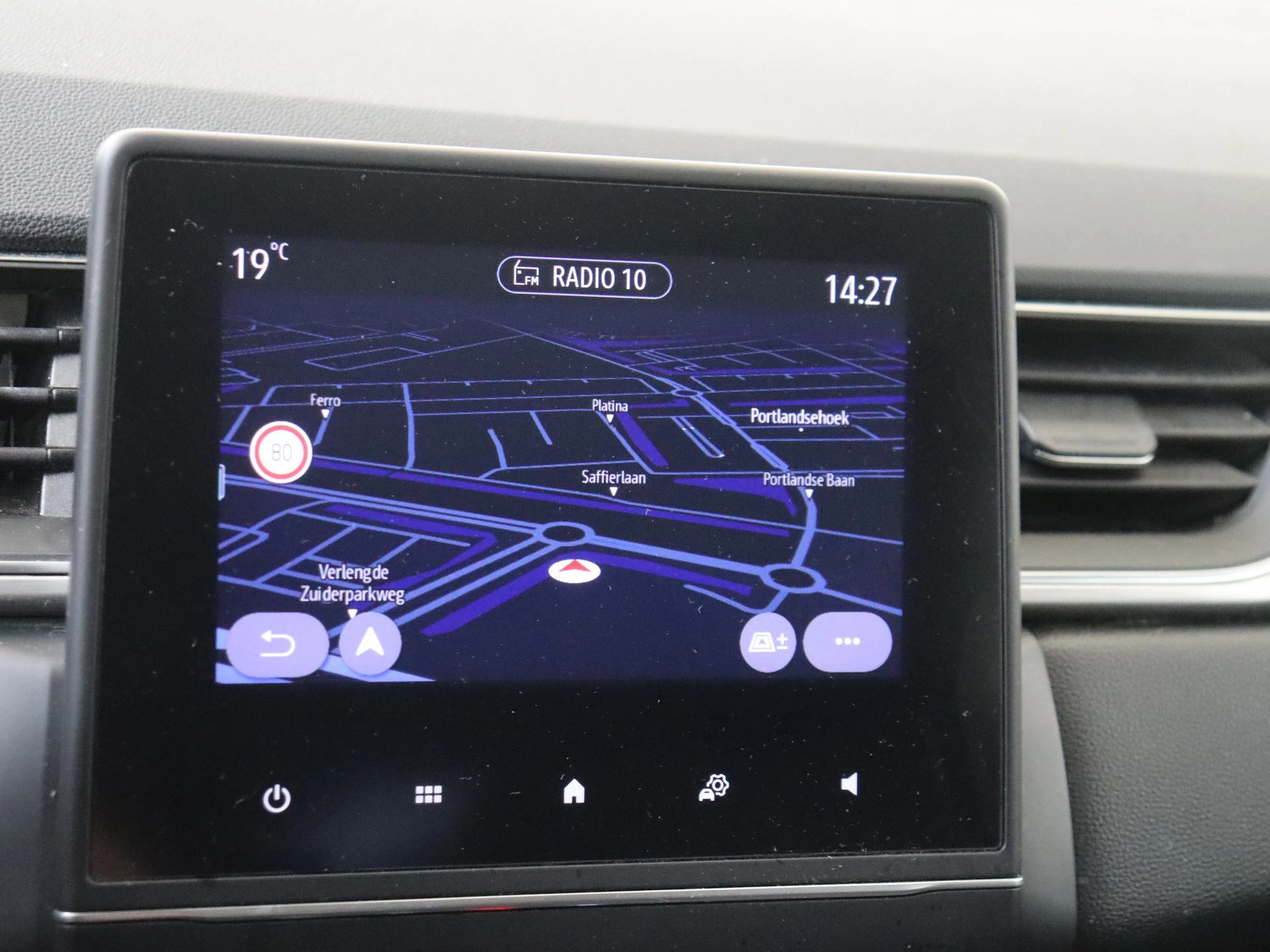 Renault-Captur-image-16