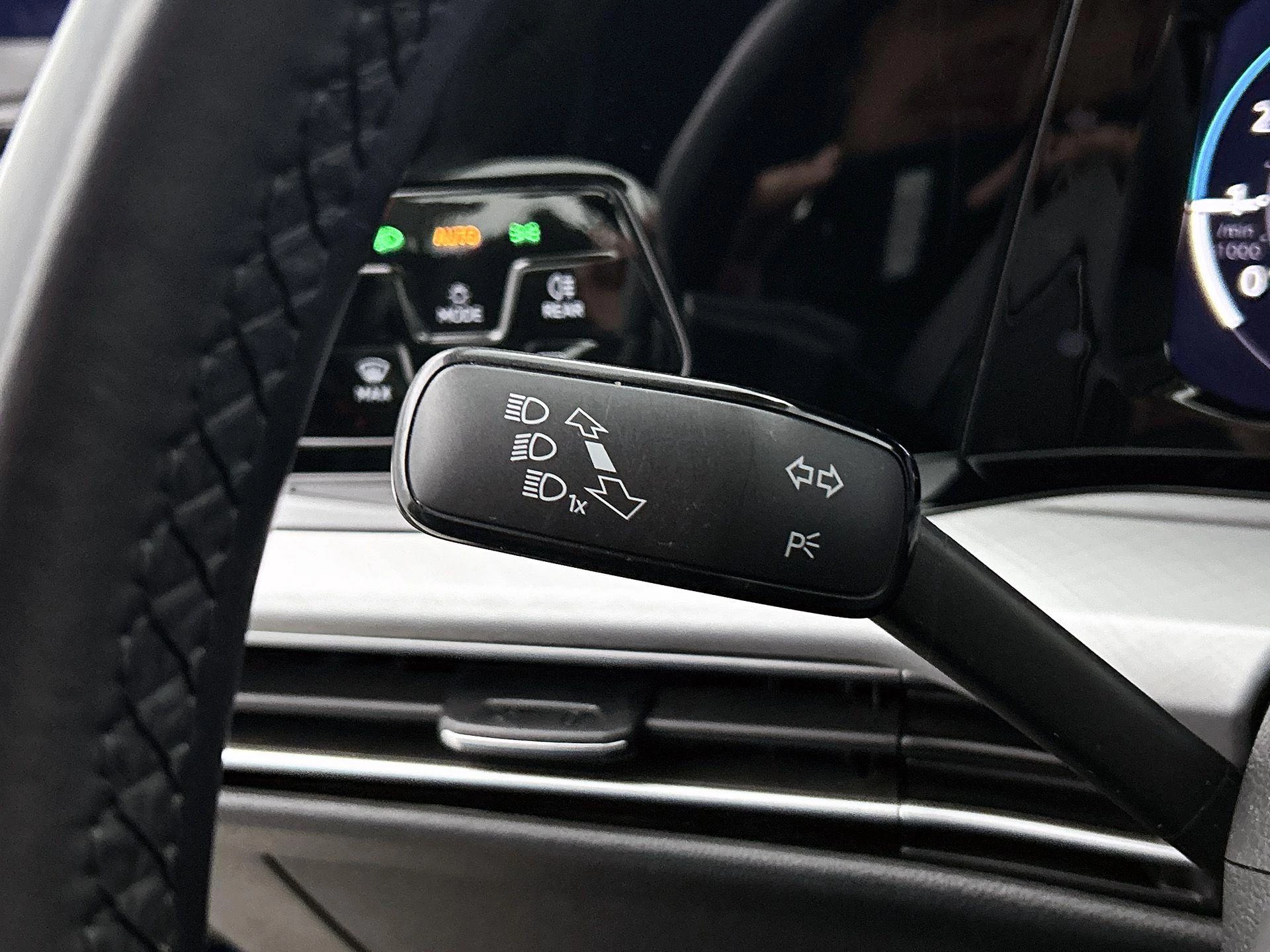 Volkswagen-Golf-image-8