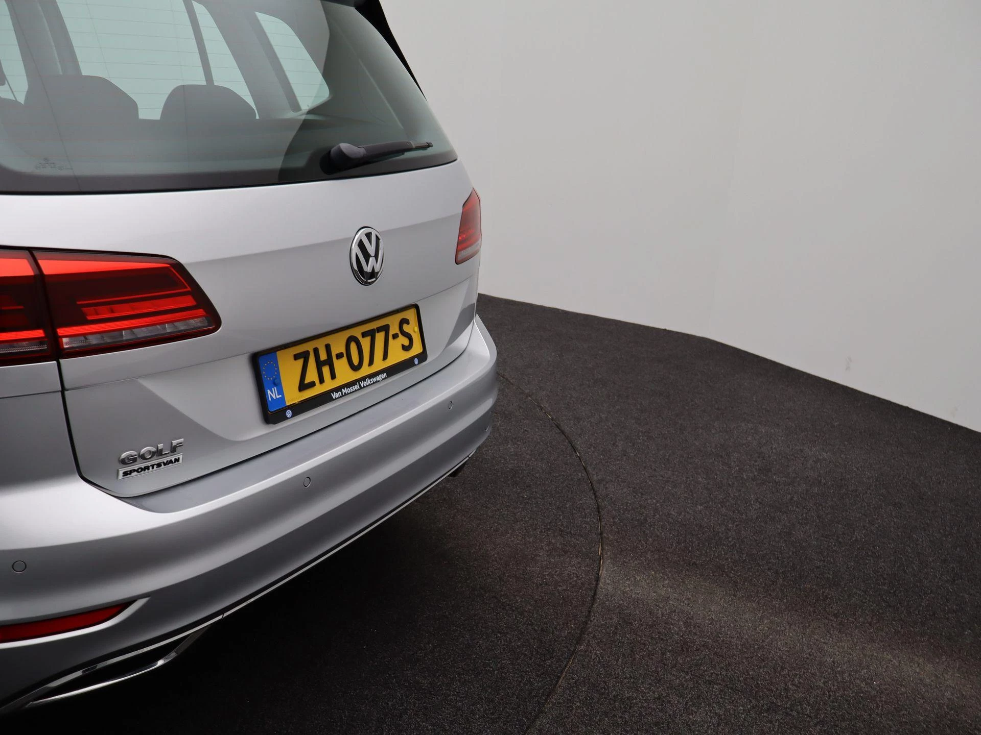 Volkswagen-Golf Sportsvan-image-35