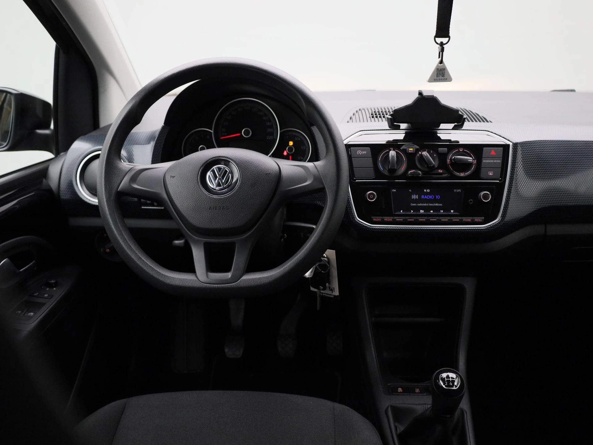 Volkswagen-up!-image-6