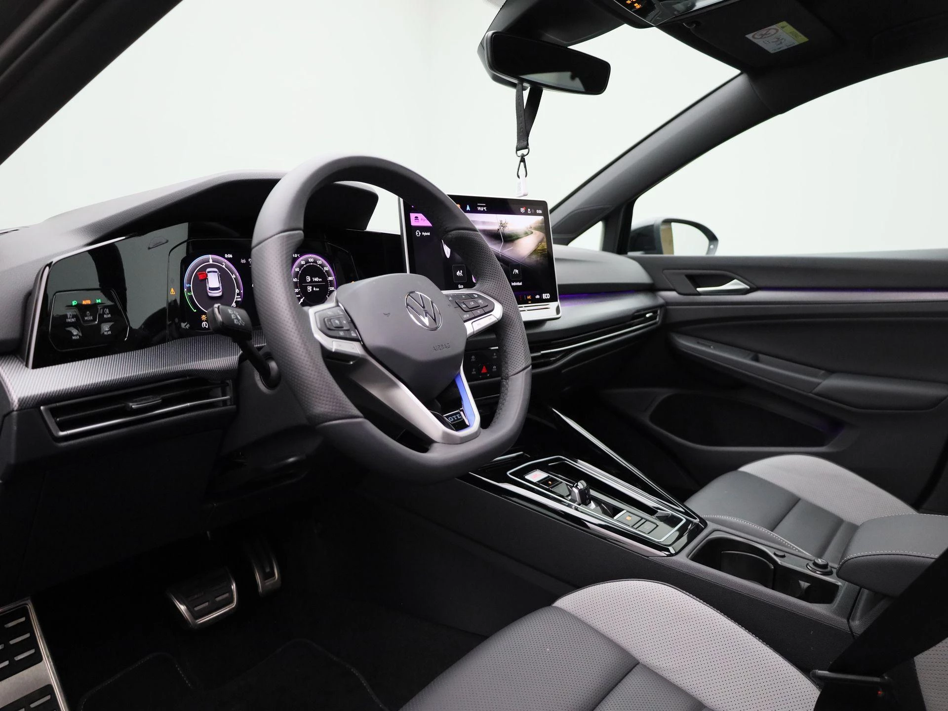 Volkswagen-Golf-image-31