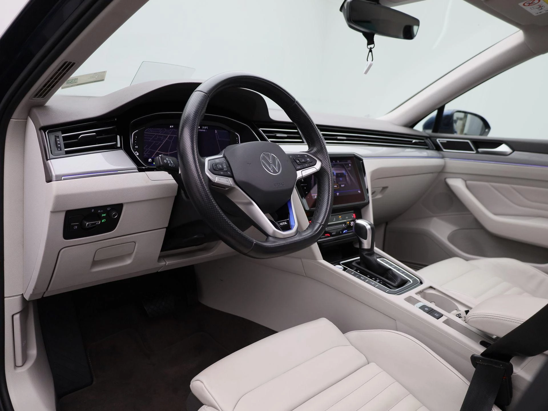 Volkswagen-Passat-image-36