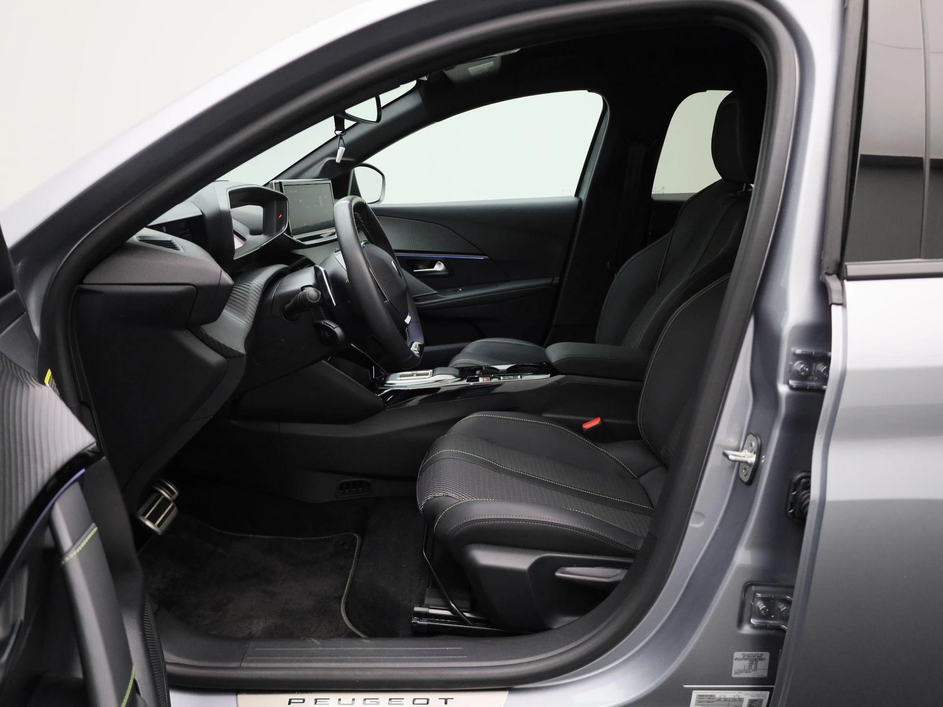 Peugeot 208 1.2 HYBRID 100 e-DSC6 GT