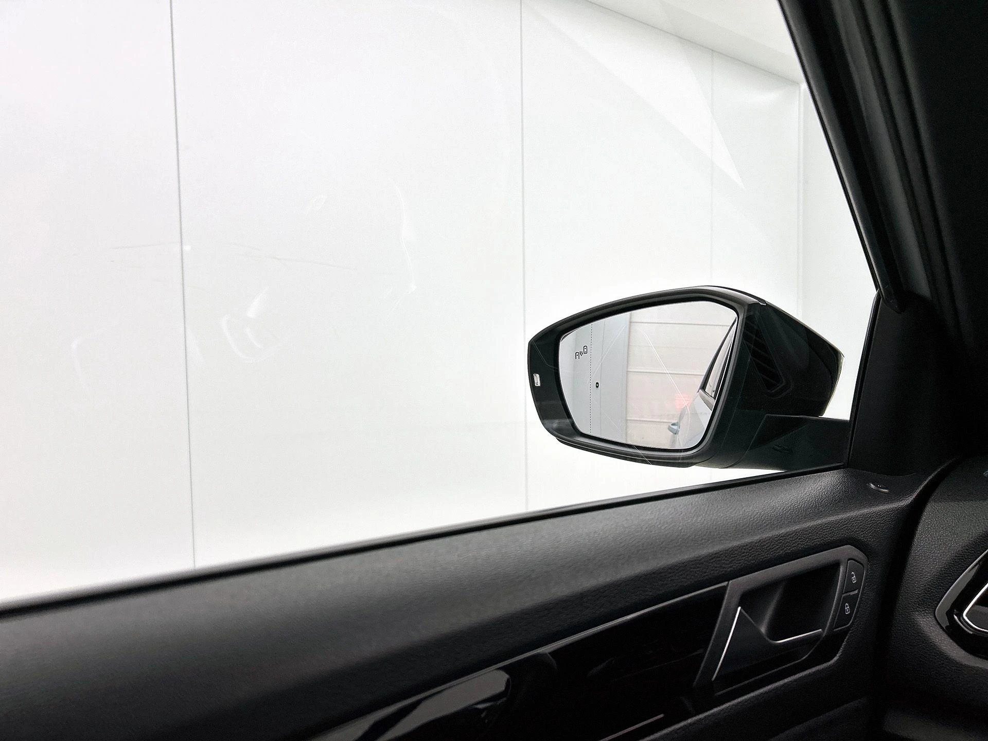 Volkswagen-T-Roc-image-23