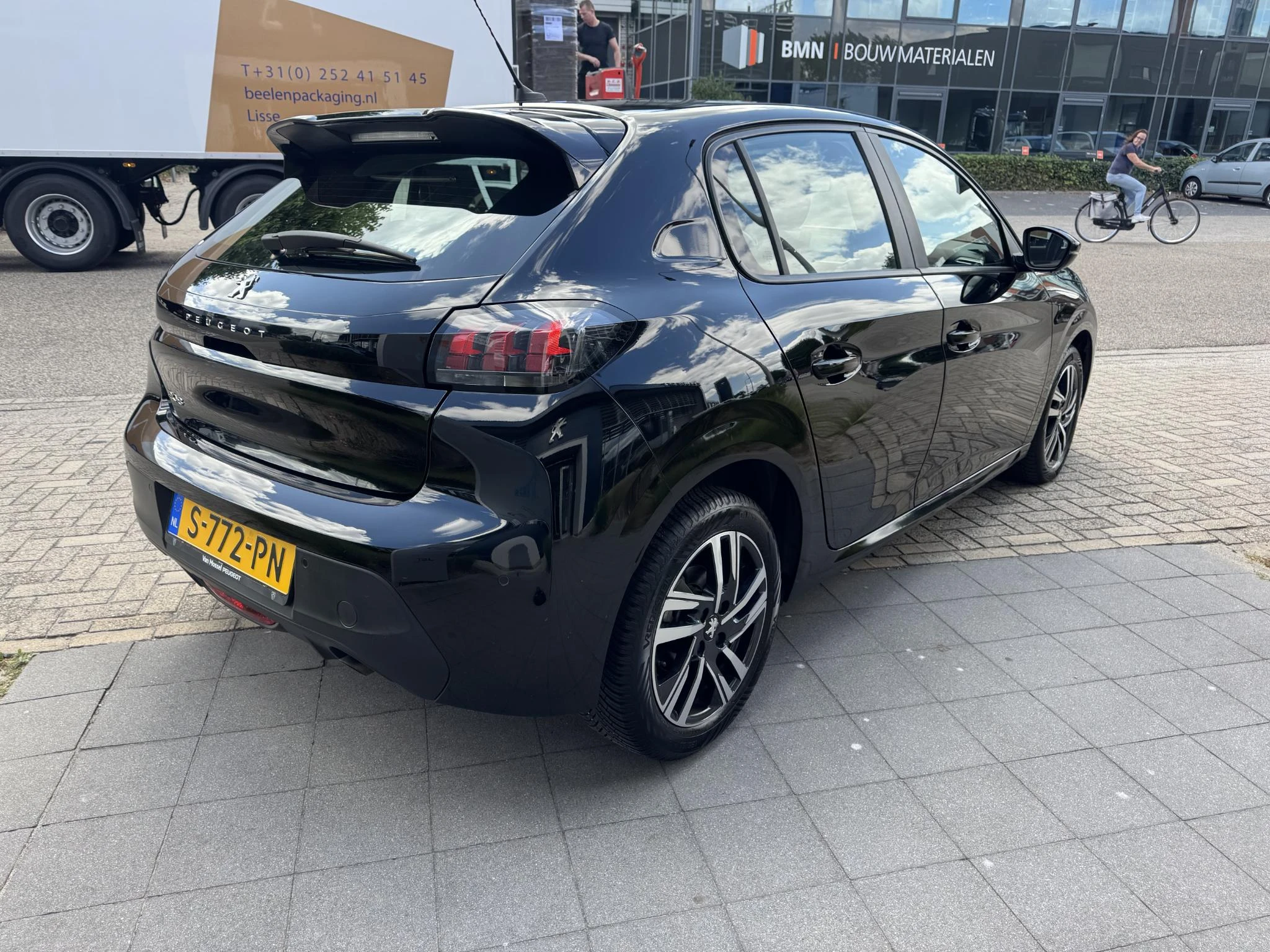 Peugeot-208-image-4