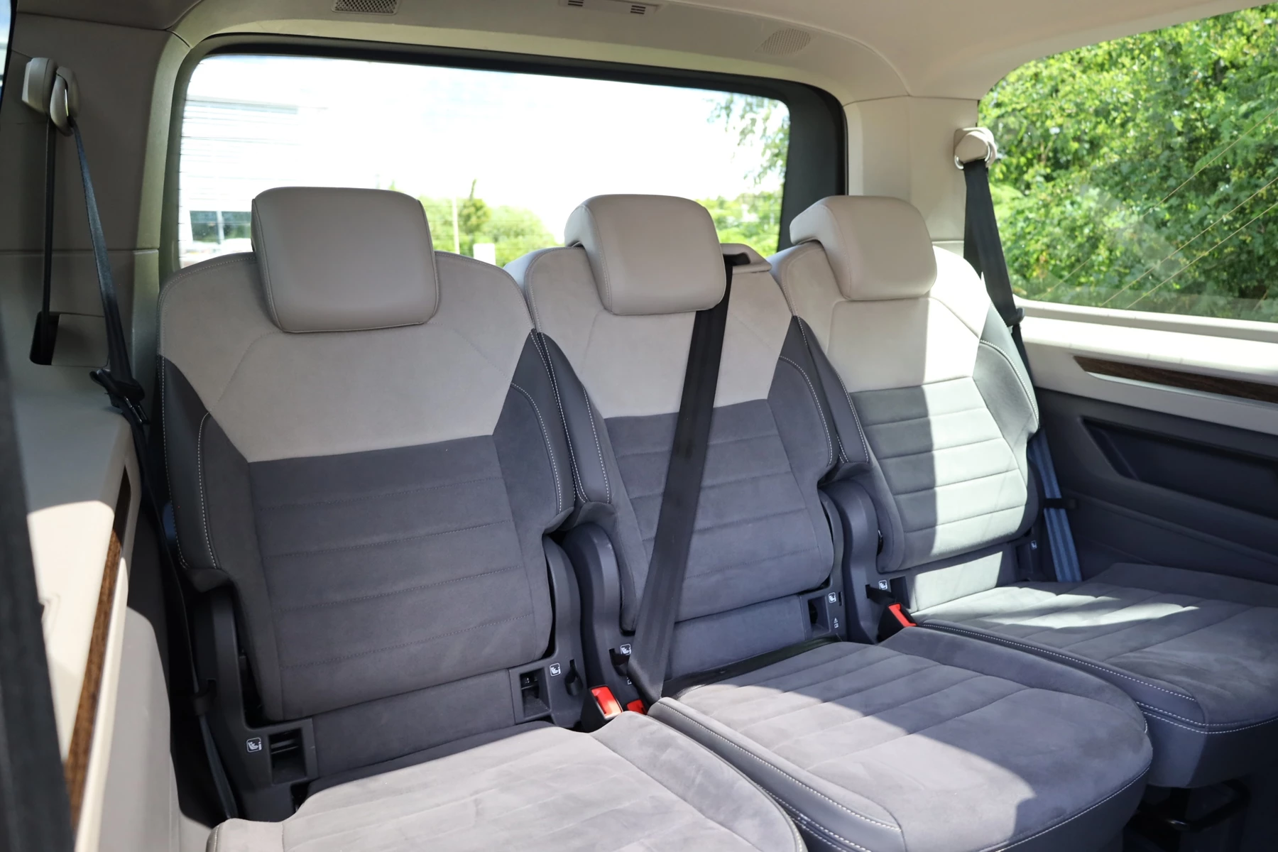 Volkswagen-Multivan-image-11