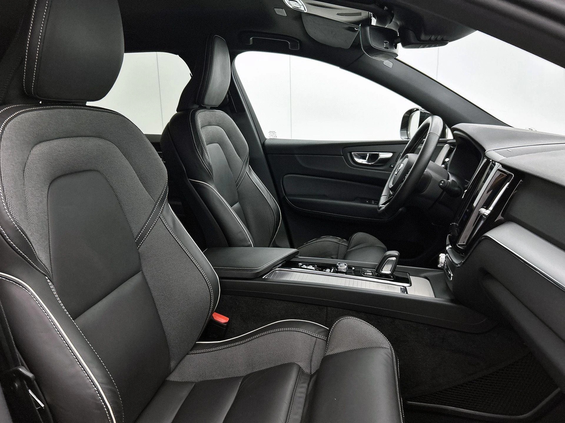 Volvo XC60 2.0 B5 R-Design