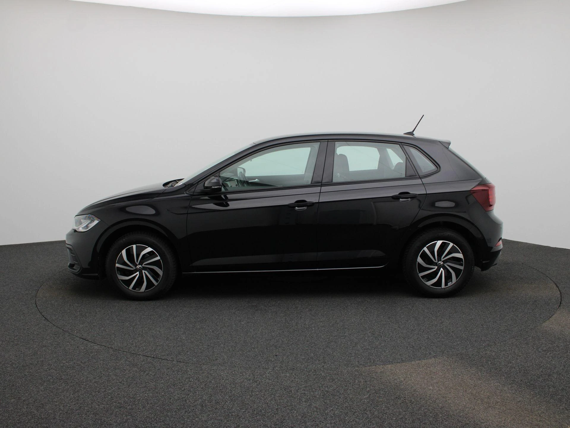 Volkswagen-Polo-image-3