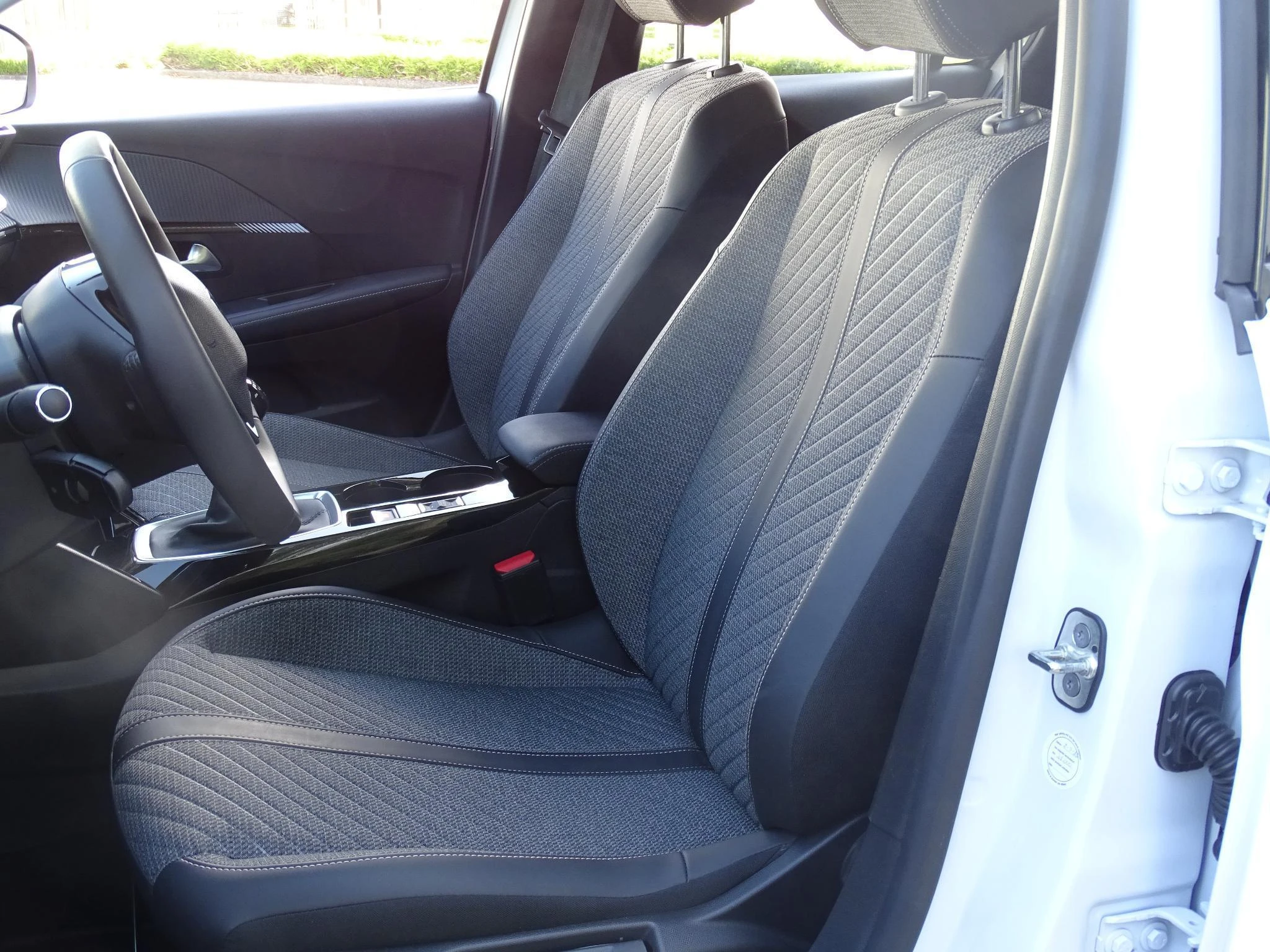 Peugeot-208-image-11