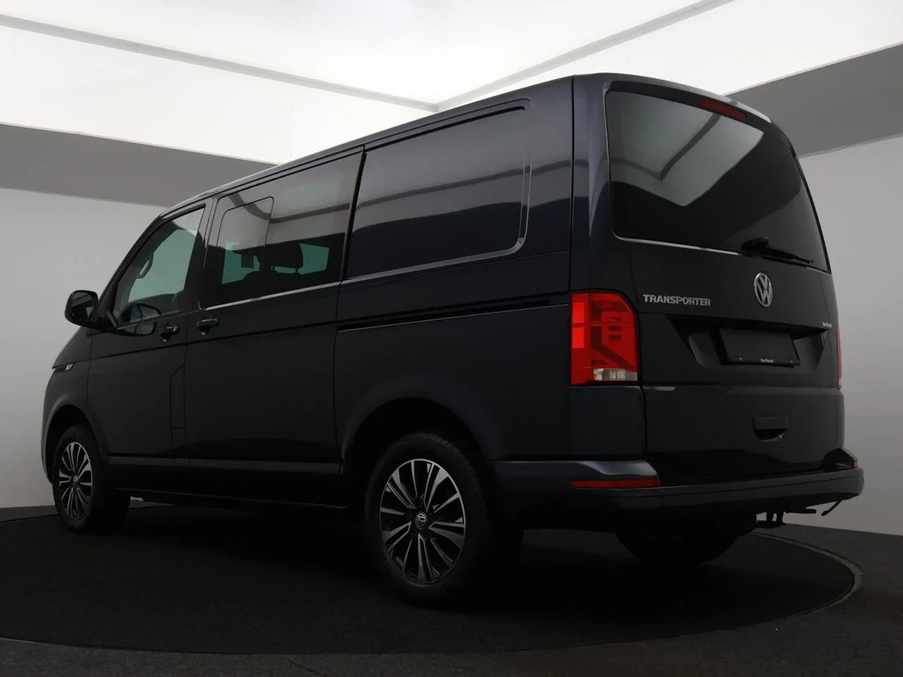 Volkswagen-Transporter-image-7