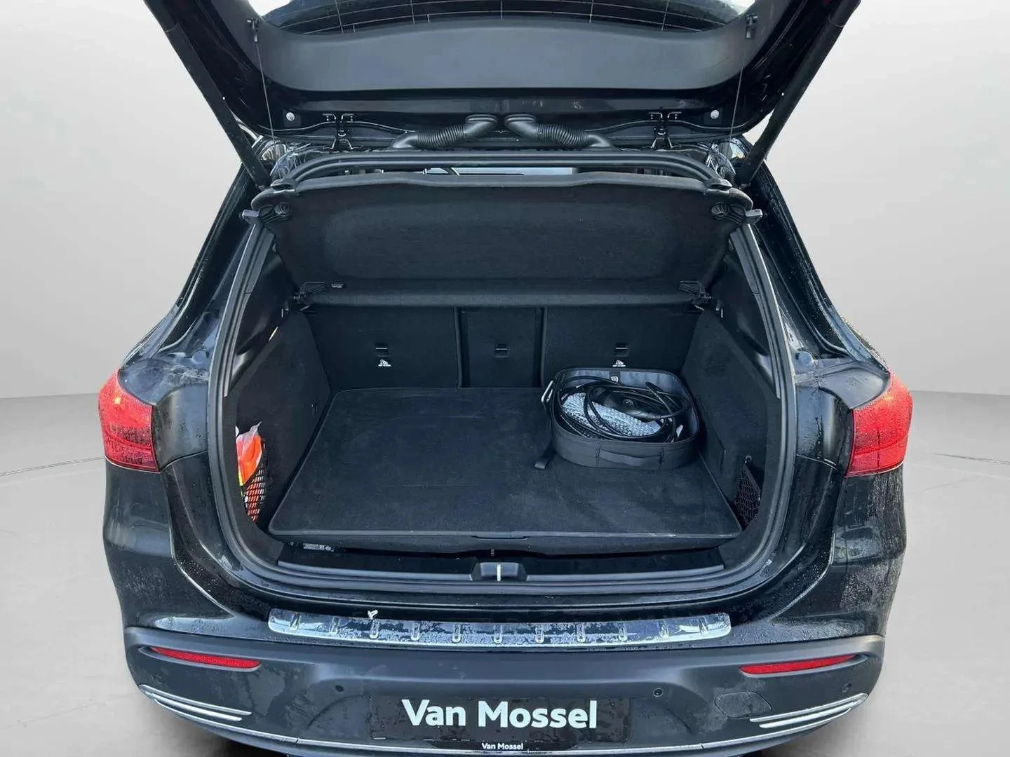 Mercedes-Benz-EQA-image-20