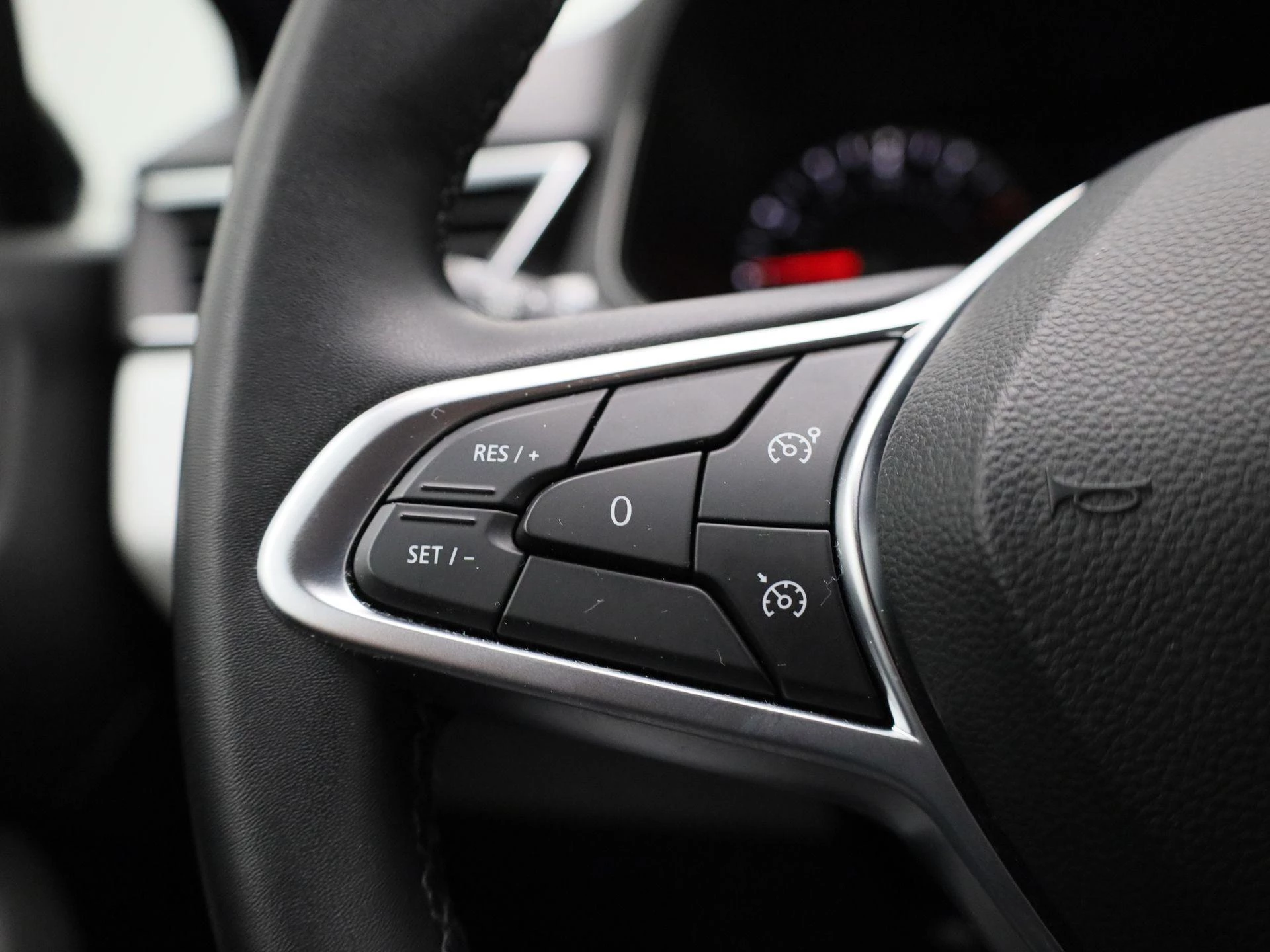 Renault-Clio-image-16