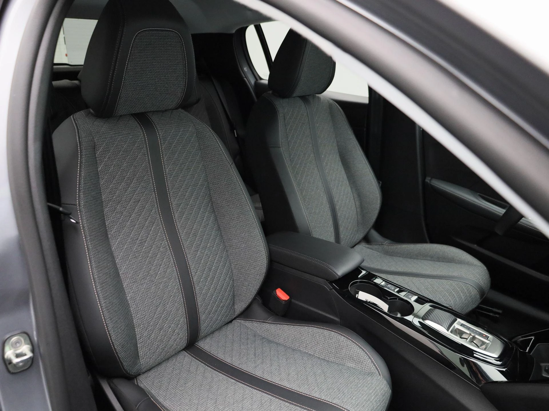 Peugeot e-208 - 37