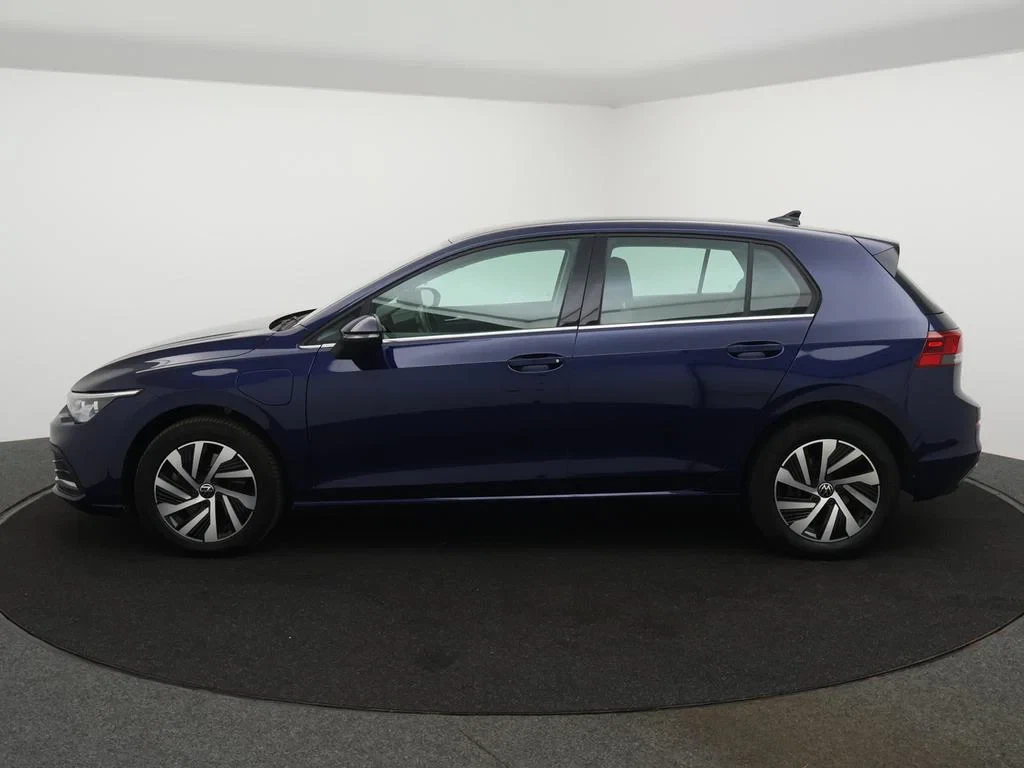 Volkswagen-Golf-image-26