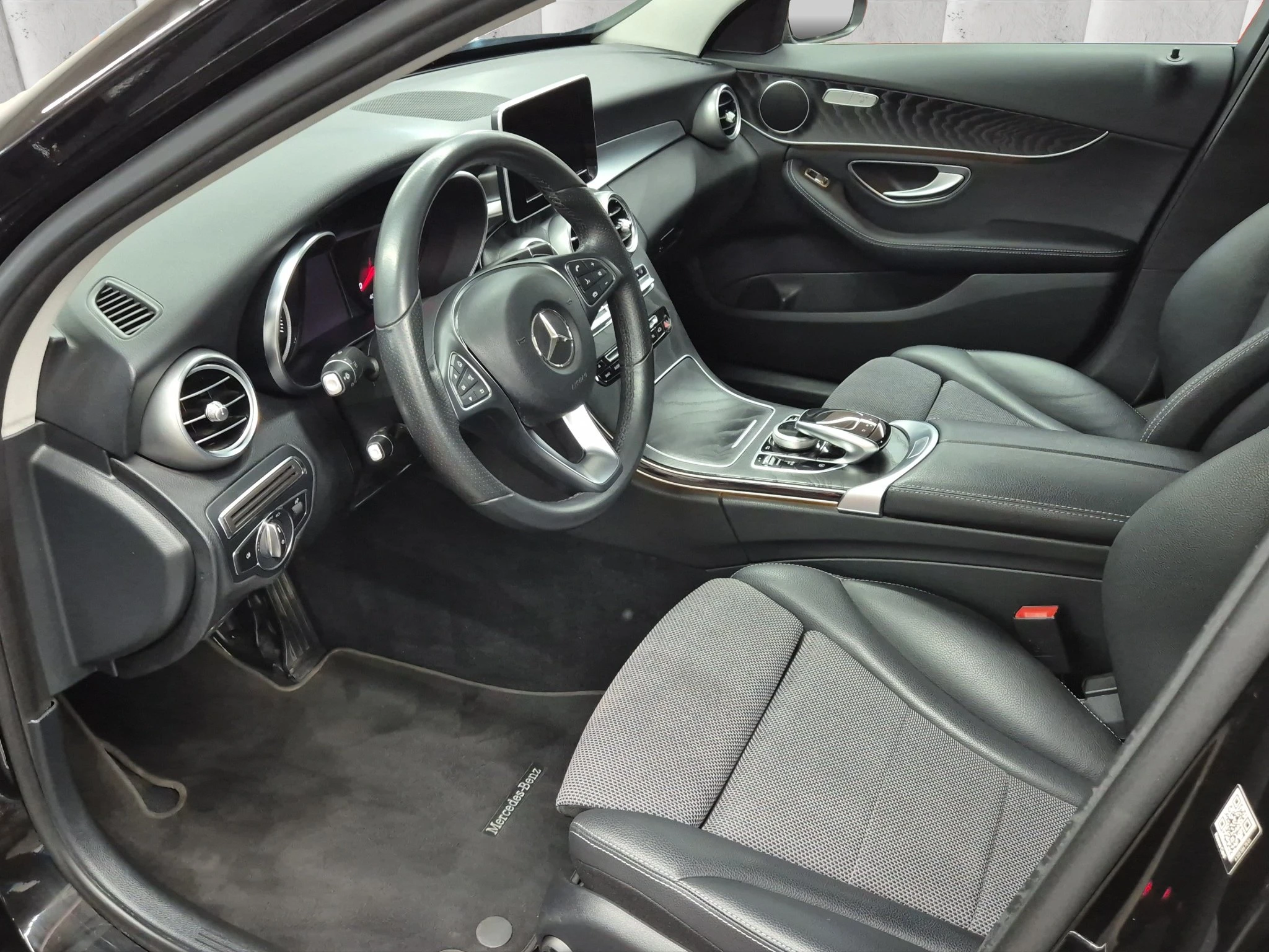 Mercedes-Benz-C-Klasse-image-9