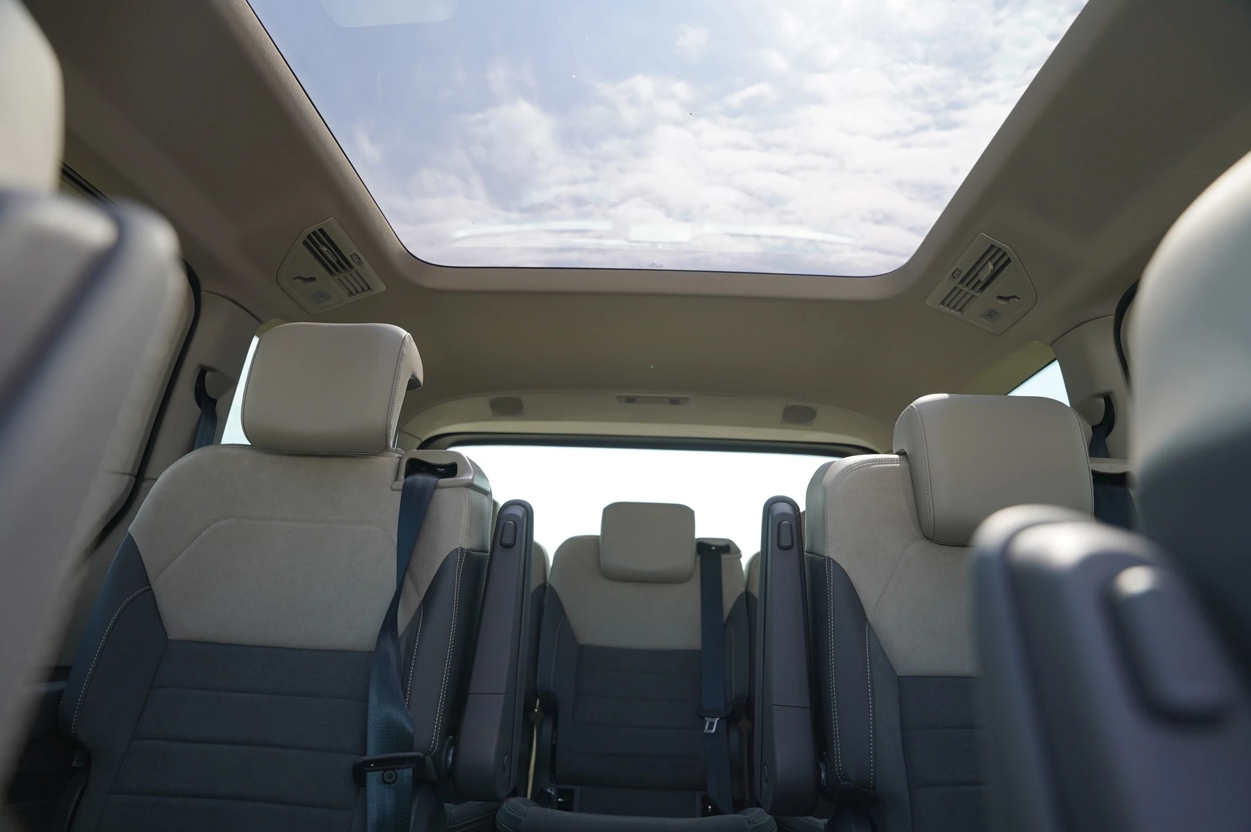 Volkswagen-Multivan-image-28