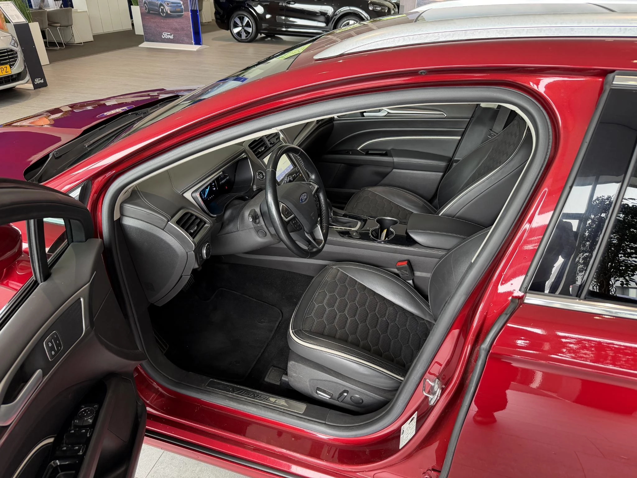 Ford-Mondeo-image-12